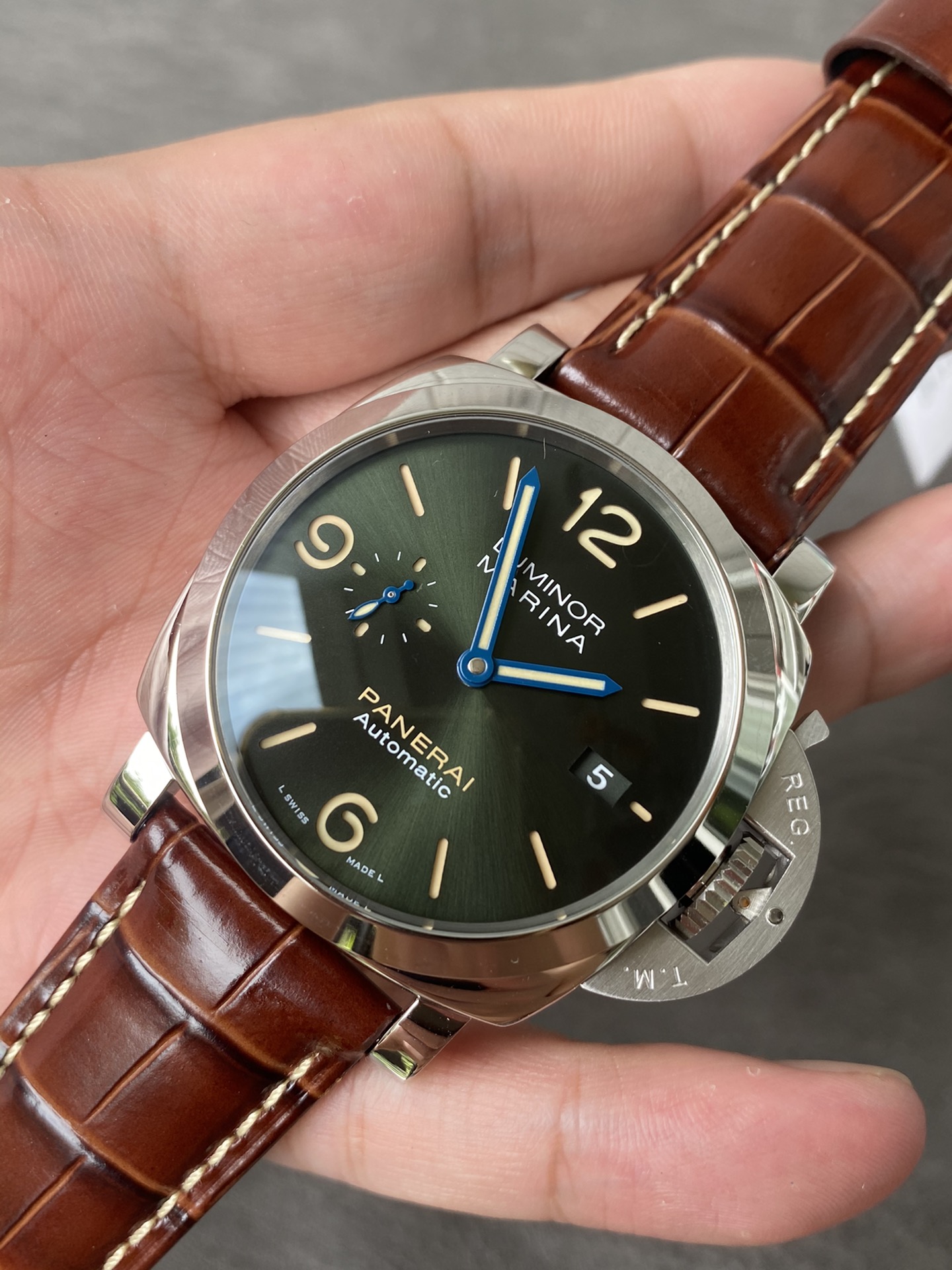 Super Clone 1:1 Panerai Luminor Marina PAM01116 – Green Dial / Polished Steel / Blue Hands / Brown Crocodile Leather Strap / 44mm
