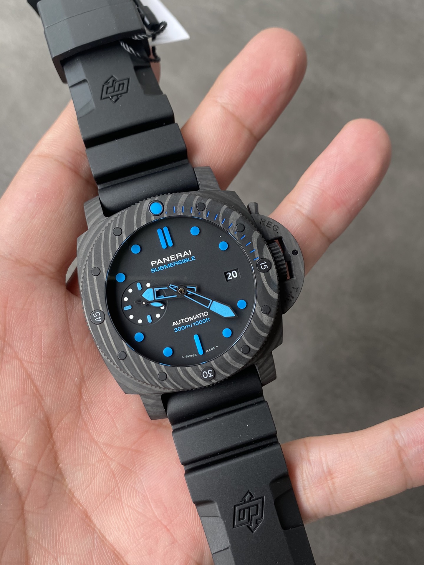 Super Clone 1:1 Panerai Submersible PAM00960 – Carbotech Case / Blue Markers / Black Rubber Strap / 42mm