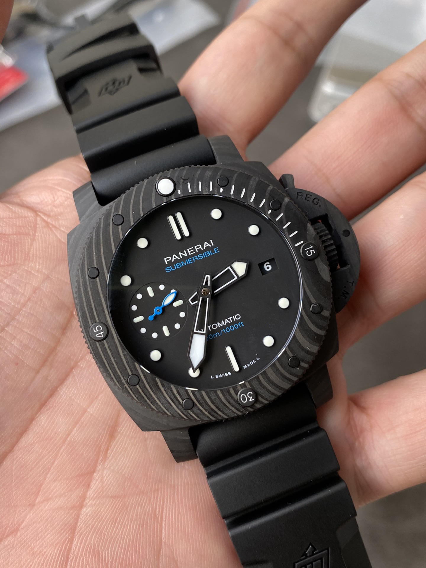 Super Clone 1:1 Panerai Submersible PAM2231 – Carbotech Bezel / Black Rubber Strap