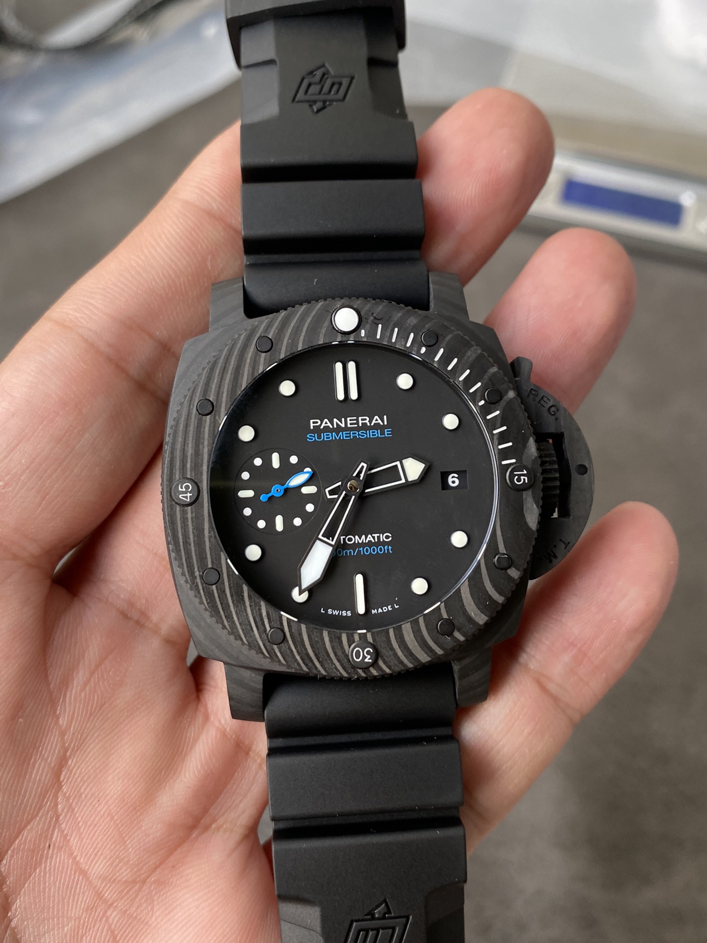 Super Clone 1:1 Panerai Submersible PAM2231 – Carbotech Bezel / Black Rubber Strap