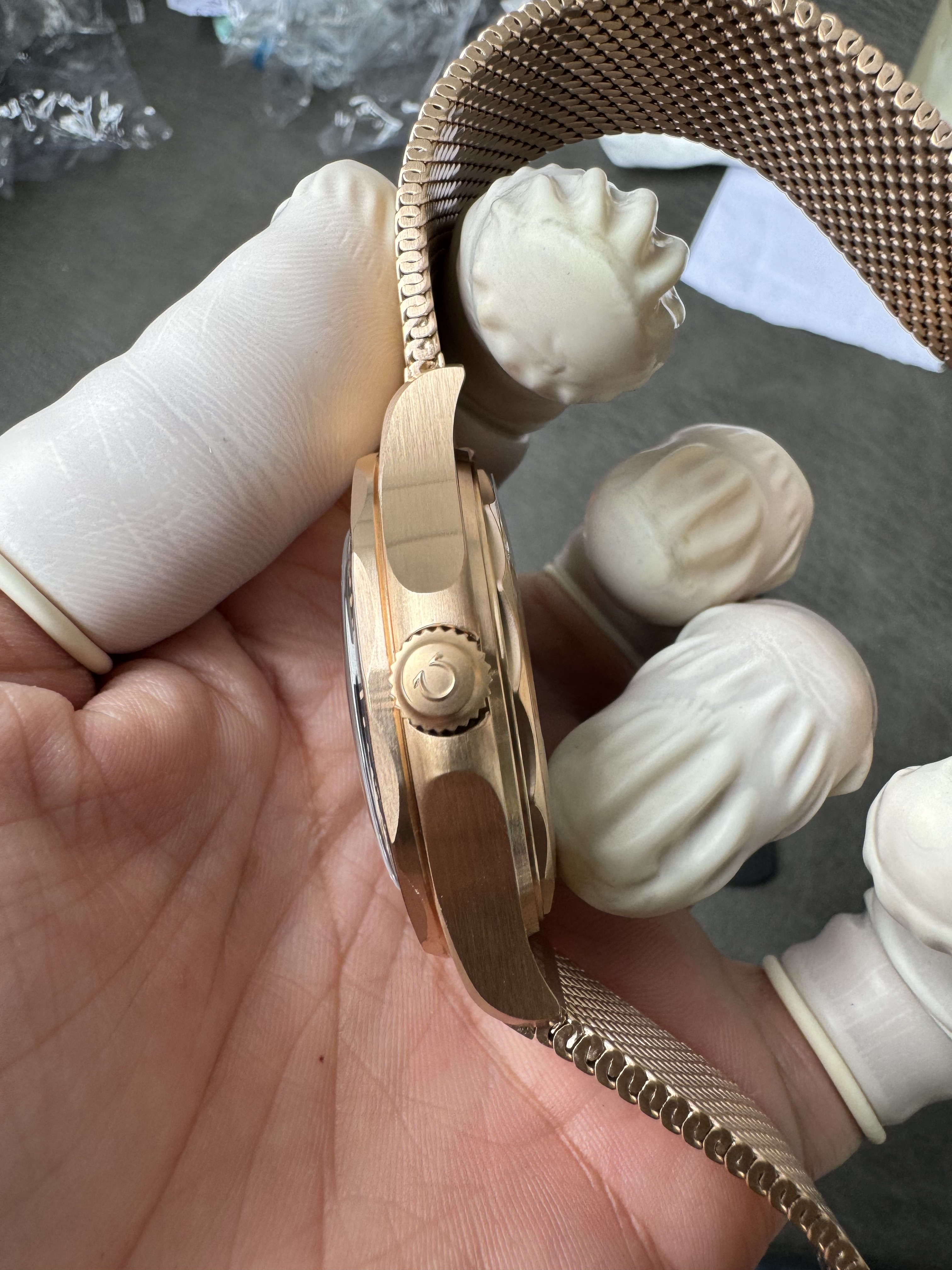 Super Clone OMEGA 1:1  Seamaster 300M 007 Edition 2025 Bronze Gold with Burgundy Bezel Milanese Bracelet