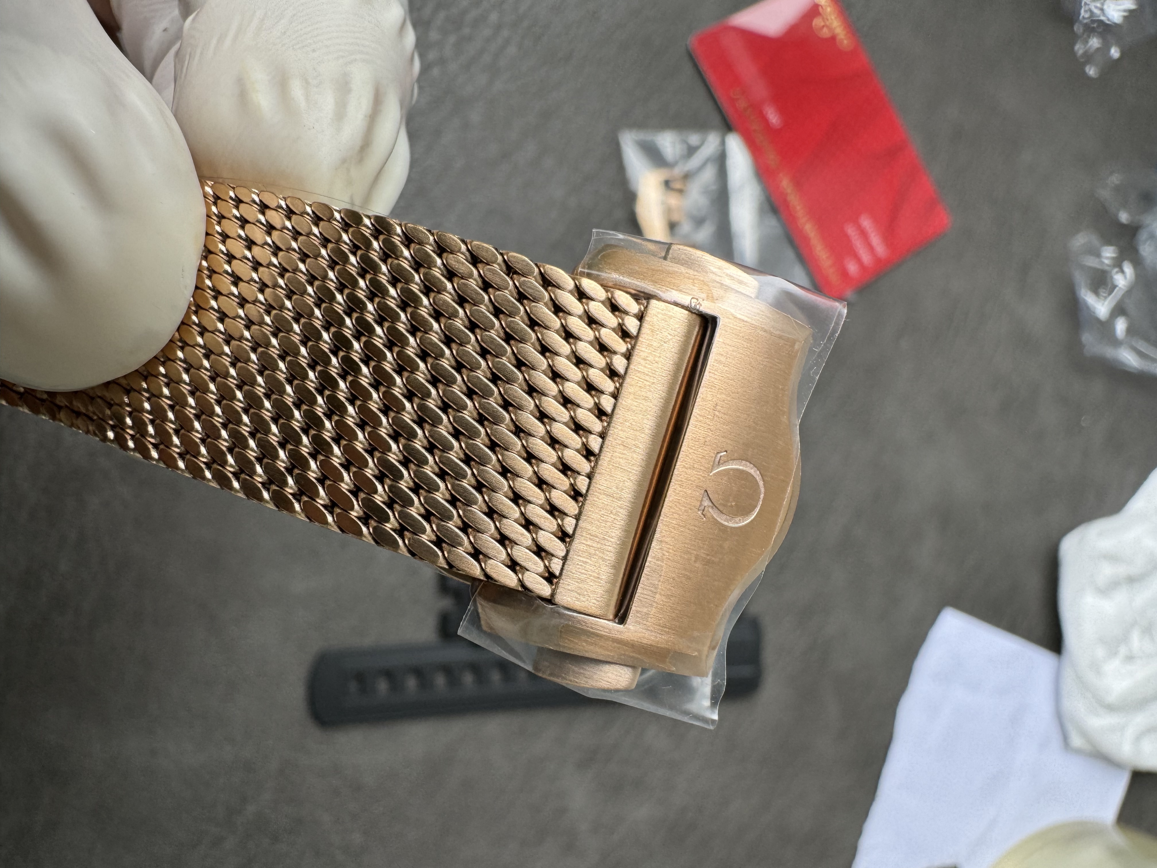 Super Clone OMEGA 1:1  Seamaster 300M 007 Edition 2025 Bronze Gold with Burgundy Bezel Milanese Bracelet