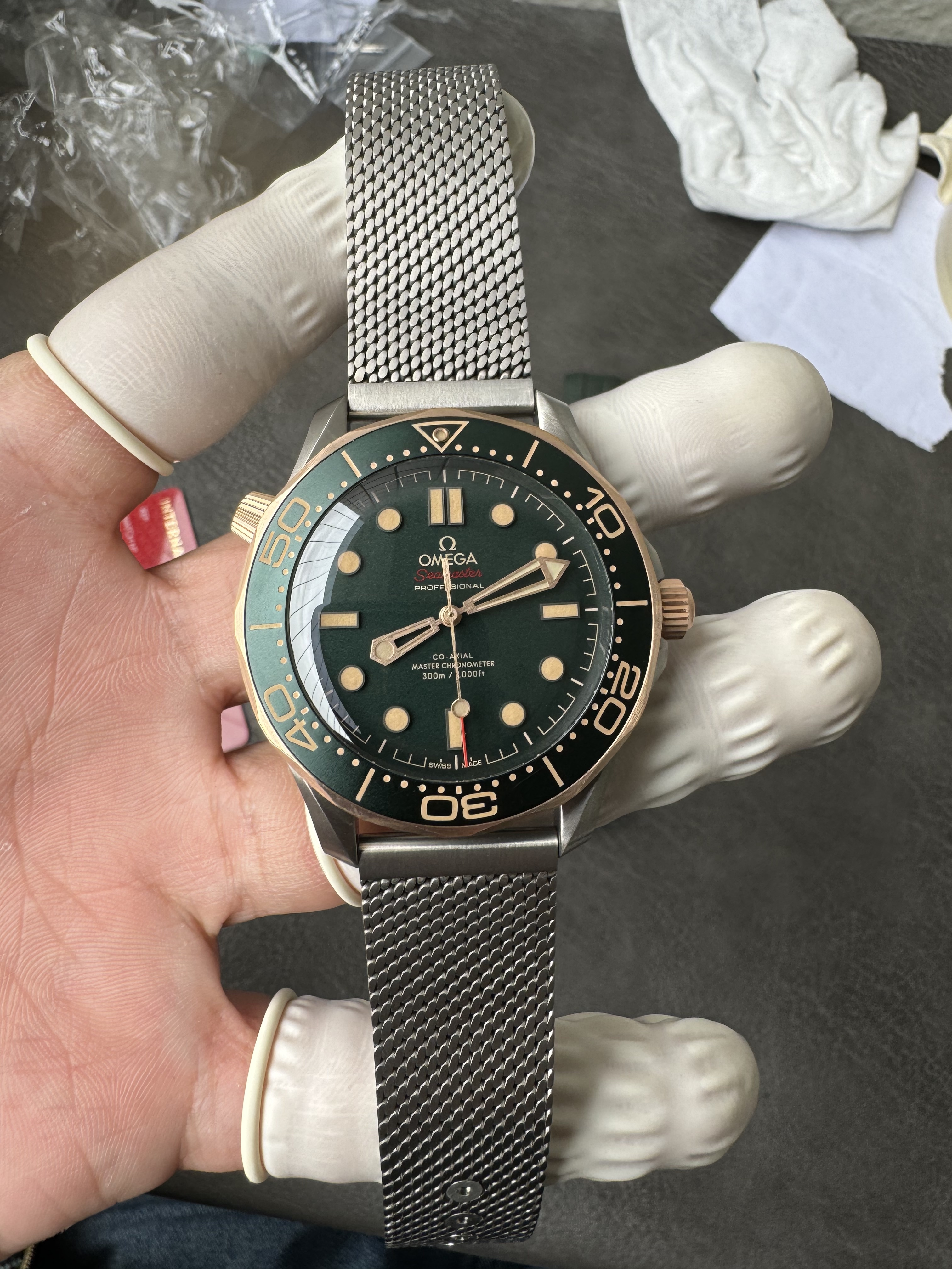 Super Clone OMEGA 1:1  Seamaster 300M 007 Edition 2025 Bronze Gold with Titanium Mesh Strap 42mm Diver Watch