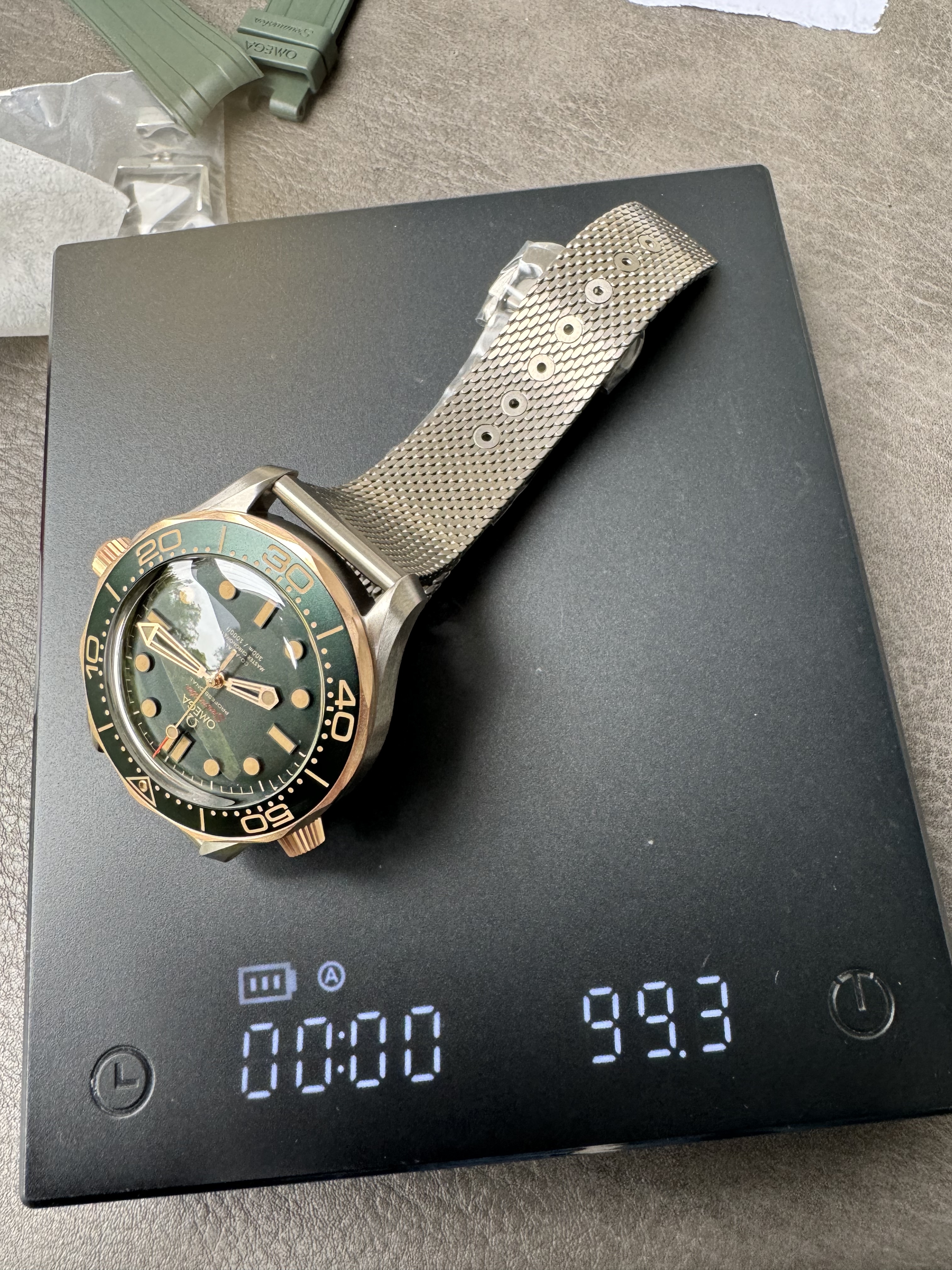 Super Clone OMEGA 1:1  Seamaster 300M 007 Edition 2025 Bronze Gold with Titanium Mesh Strap 42mm Diver Watch