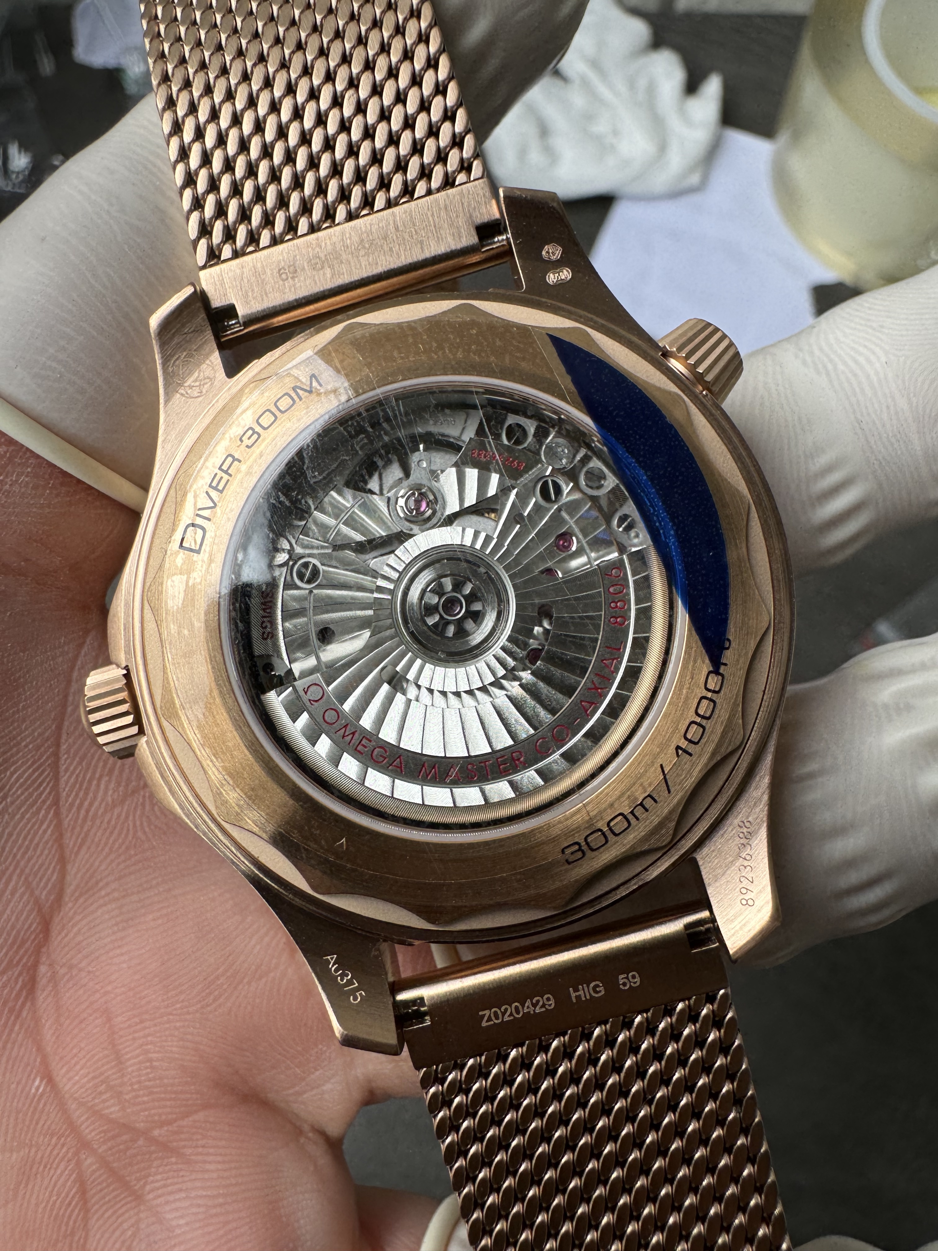 Super Clone OMEGA 1:1  Seamaster 300M 007 Edition 2025 Bronze Gold with Burgundy Bezel Milanese Bracelet