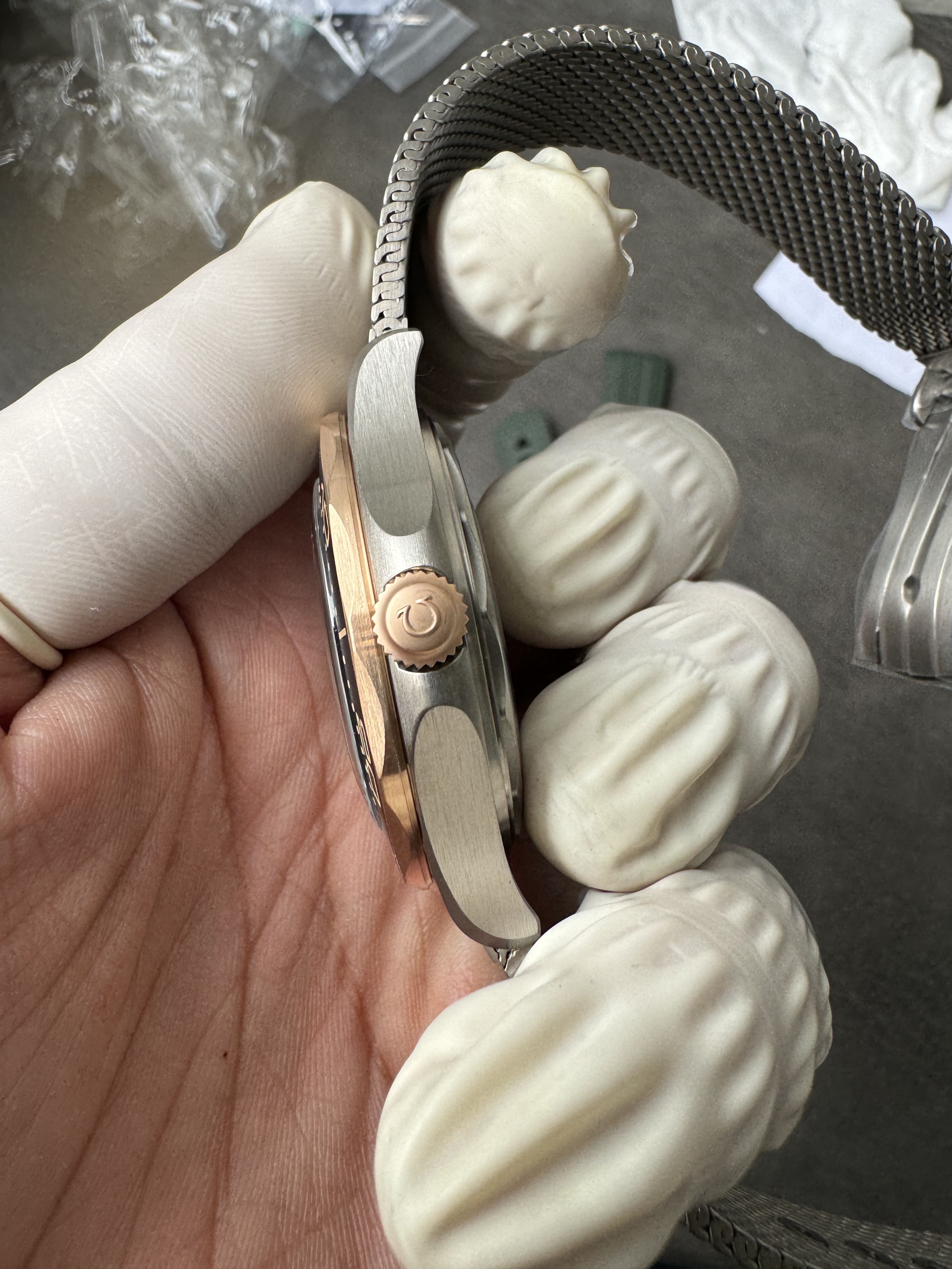 Super Clone OMEGA 1:1  Seamaster 300M 007 Edition 2025 Bronze Gold with Titanium Mesh Strap 42mm Diver Watch