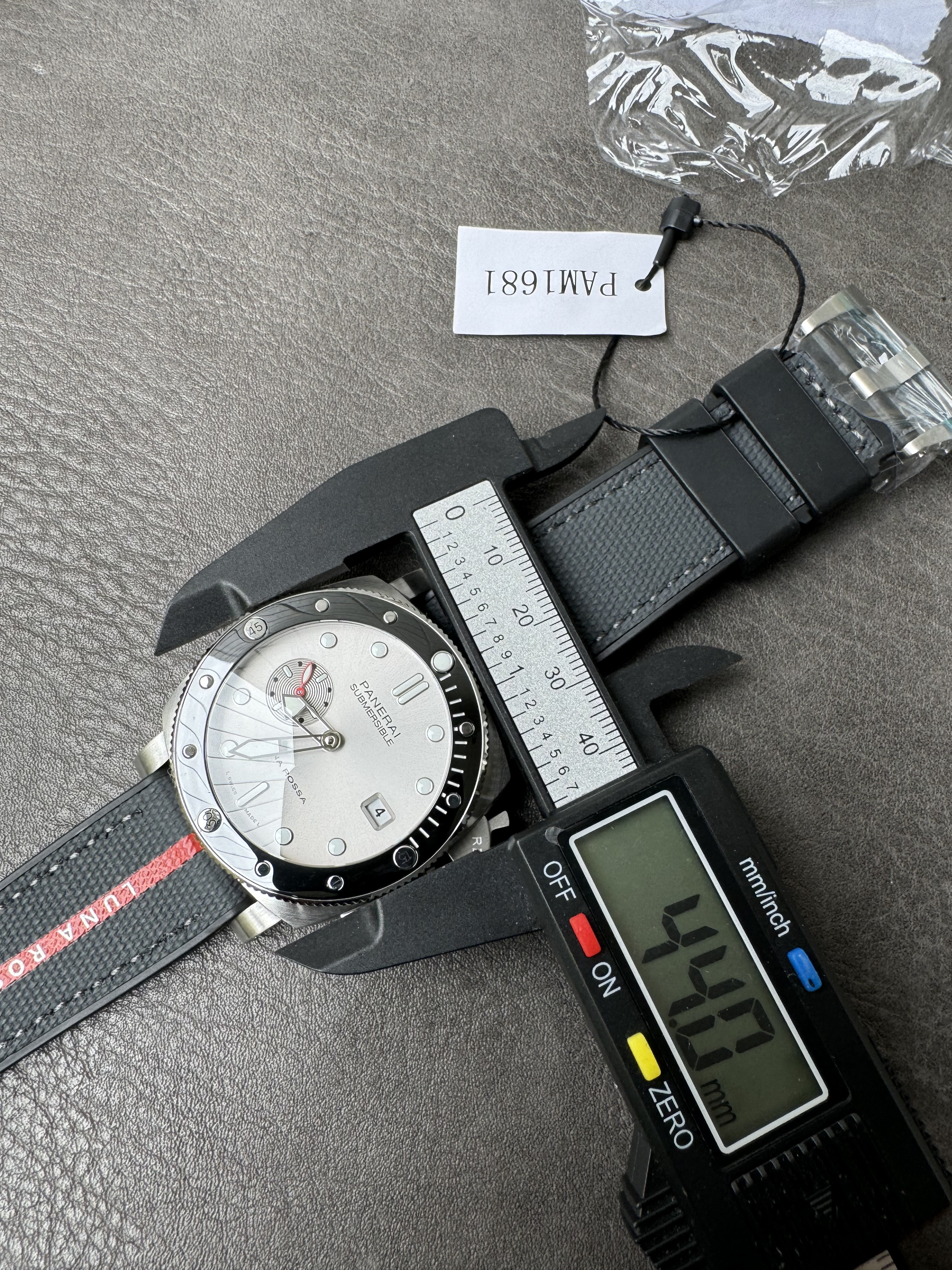 Super Clone Panerai 1:1  PAM1681 Submersible 44mm Luna Rossa 2025 New Release