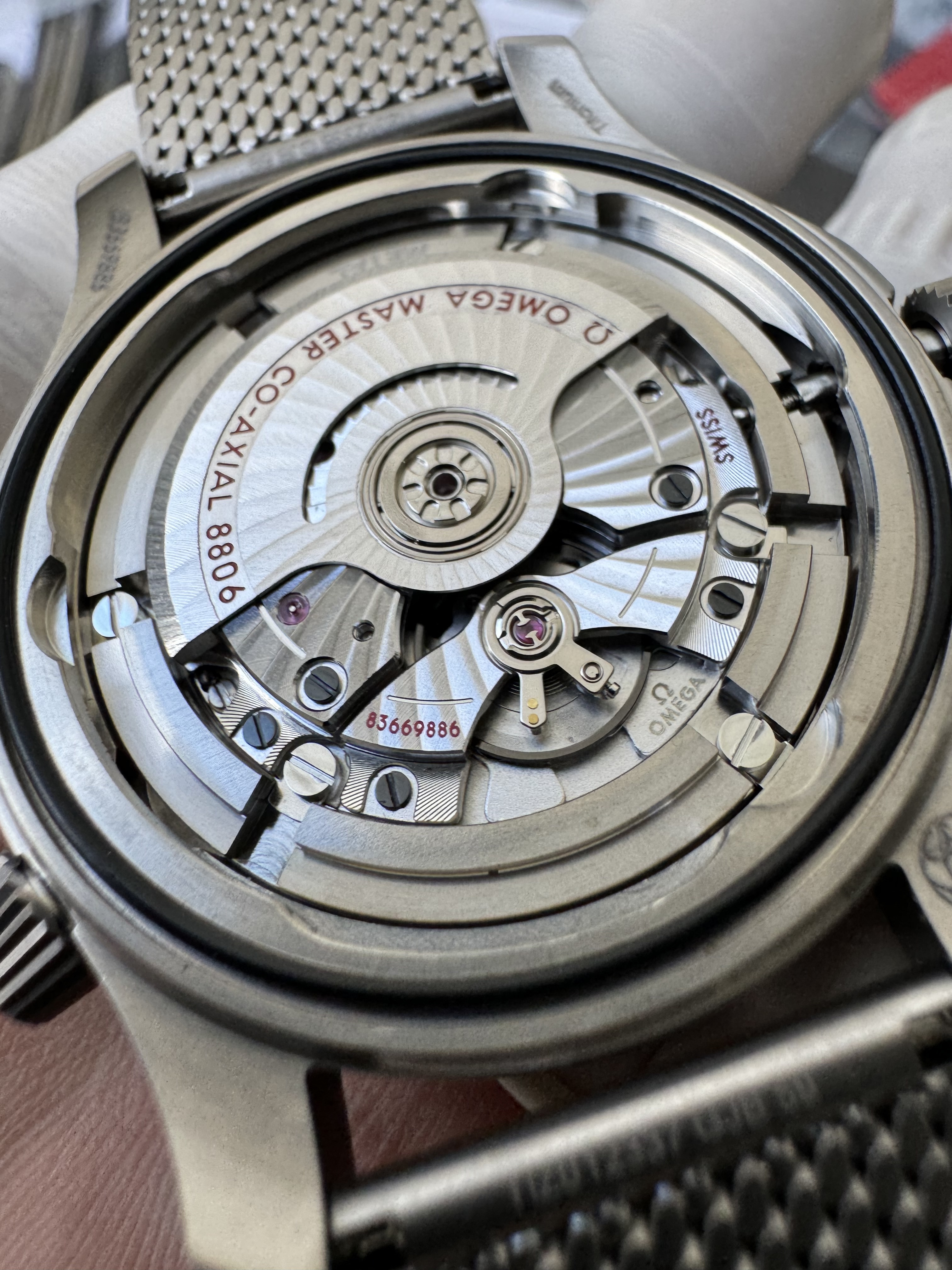 Super Clone Omega 1：1 Seamaster 300M “No Time To Die” V4 Edition — Titanium Case & Milanese Mesh, VS8800 Integrated Movement