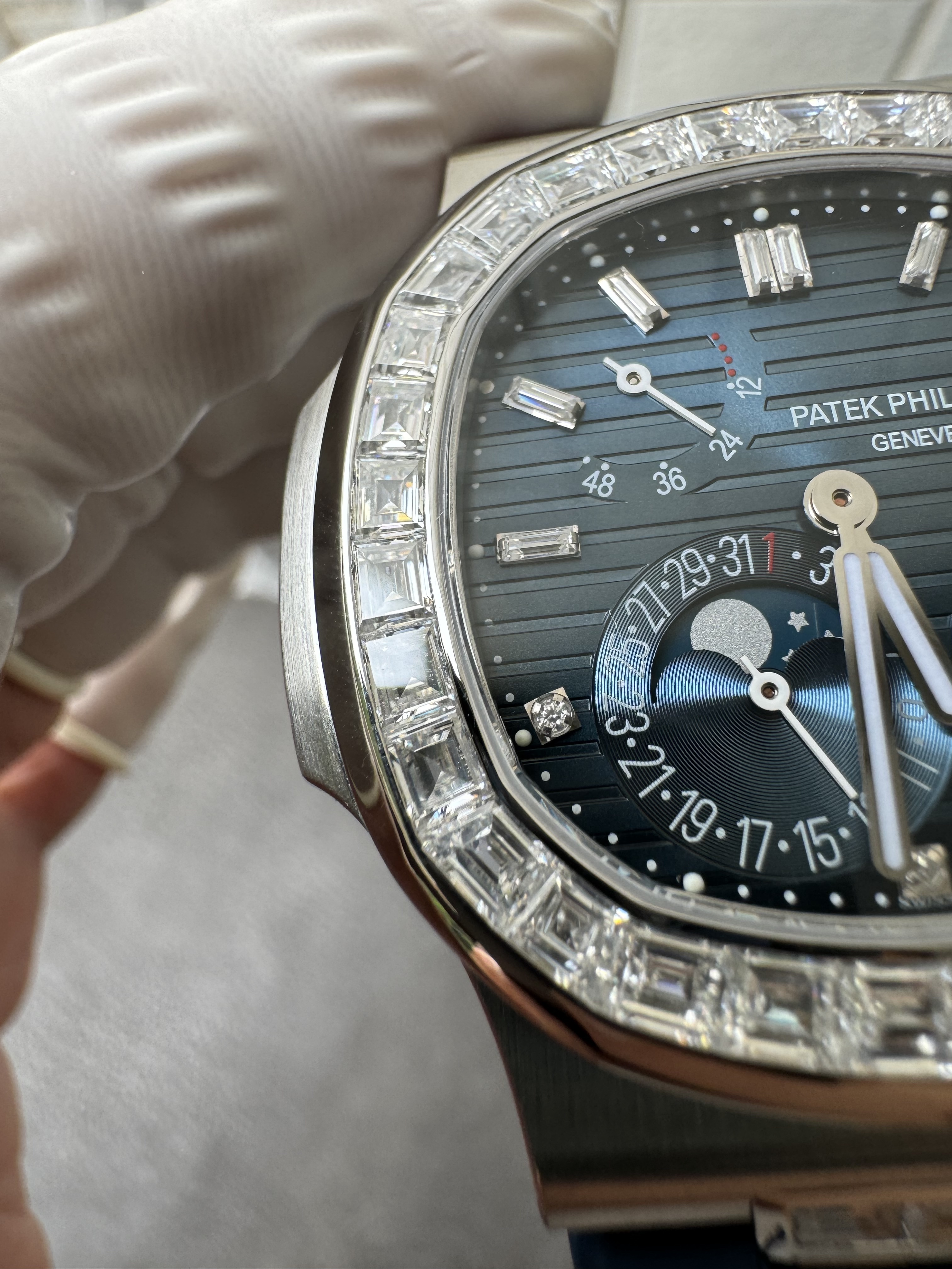 Super Clone 1:1 Patek Philippe Nautilus 5712 Blue Dial Perpetual Calendar with Diamond Bezel – Blue Rubber Strap