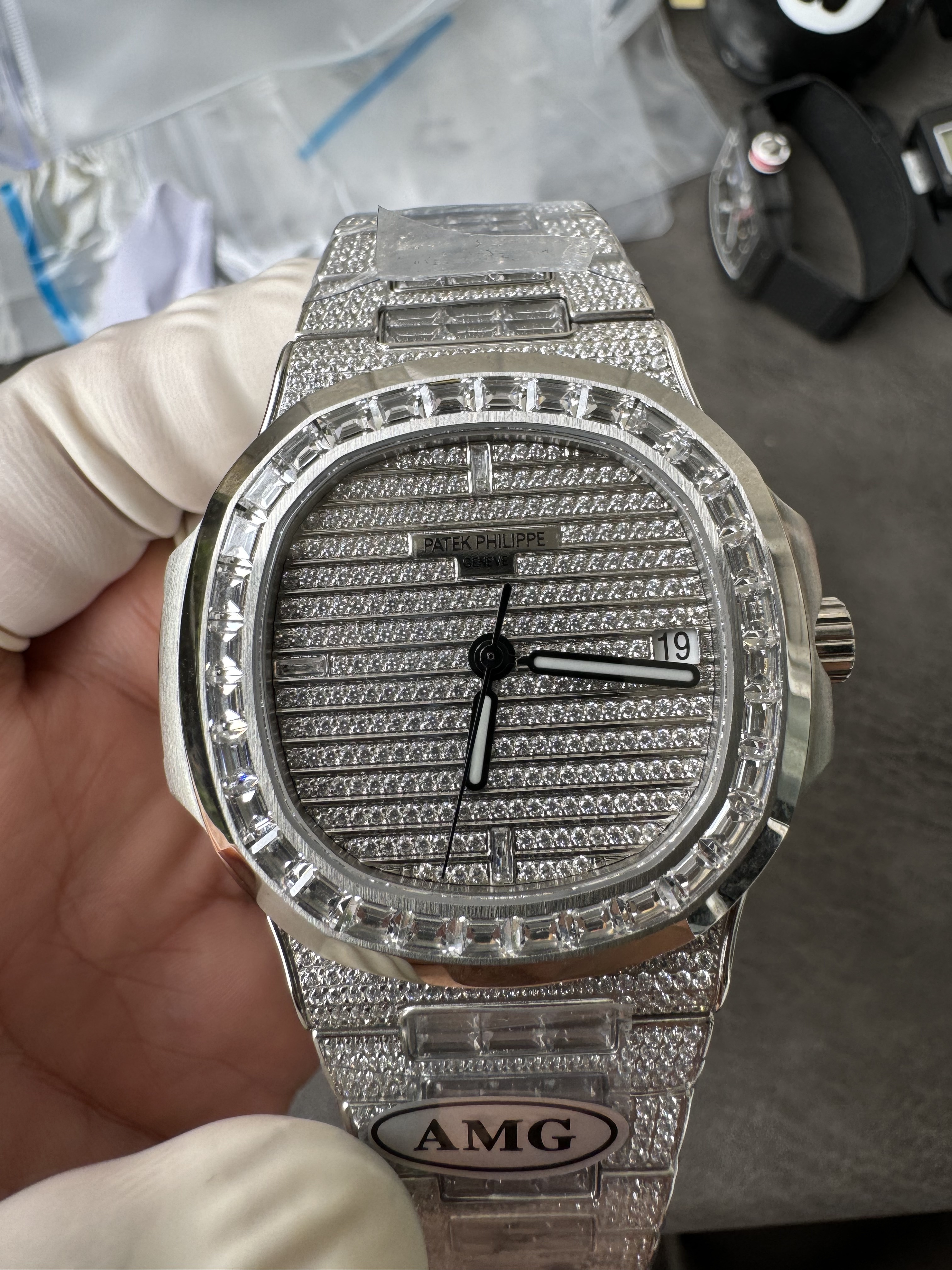 Super Clone 1:1 Patek Philippe Nautilus 5711 Full Iced Out – Baguette Diamond Bezel