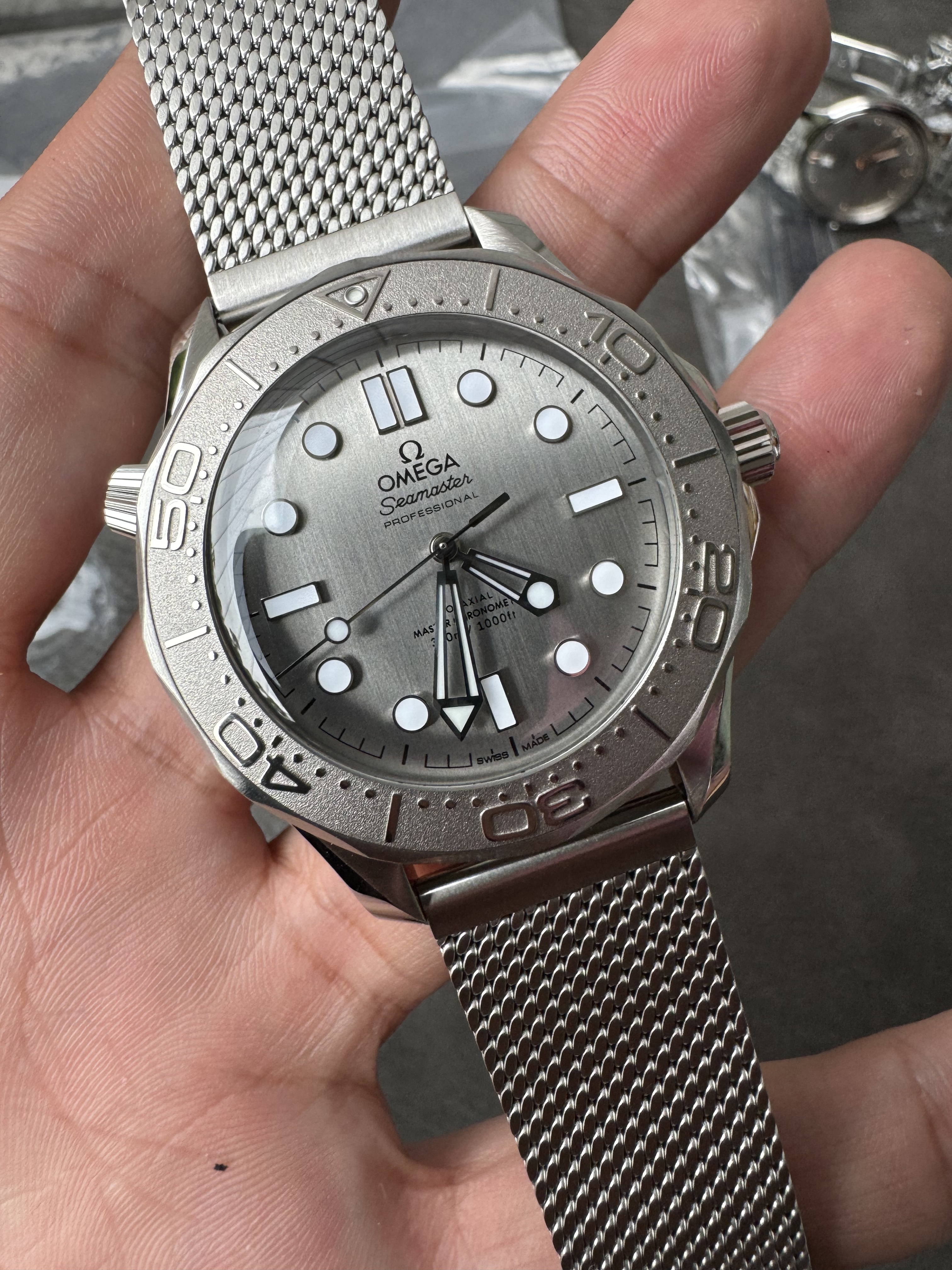 Super Clone Omega 1:1 Seamaster 300M 007 Silver Bezel Milanese Bracelet