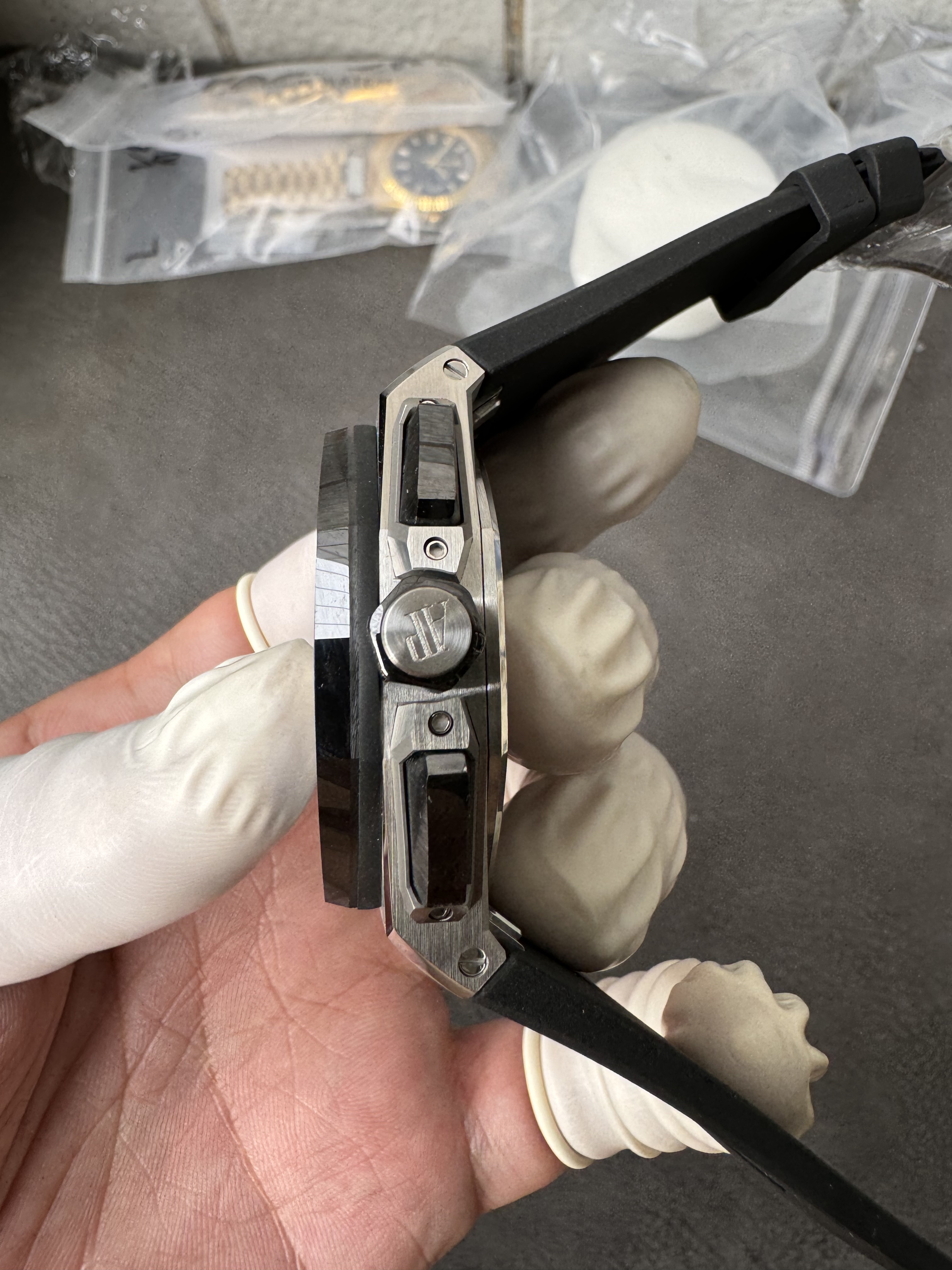 Super Clone 1:1 Audemars Piguet Royal Oak Chronograph 26420 - 43mm Black Dial with Black Rubber Strap