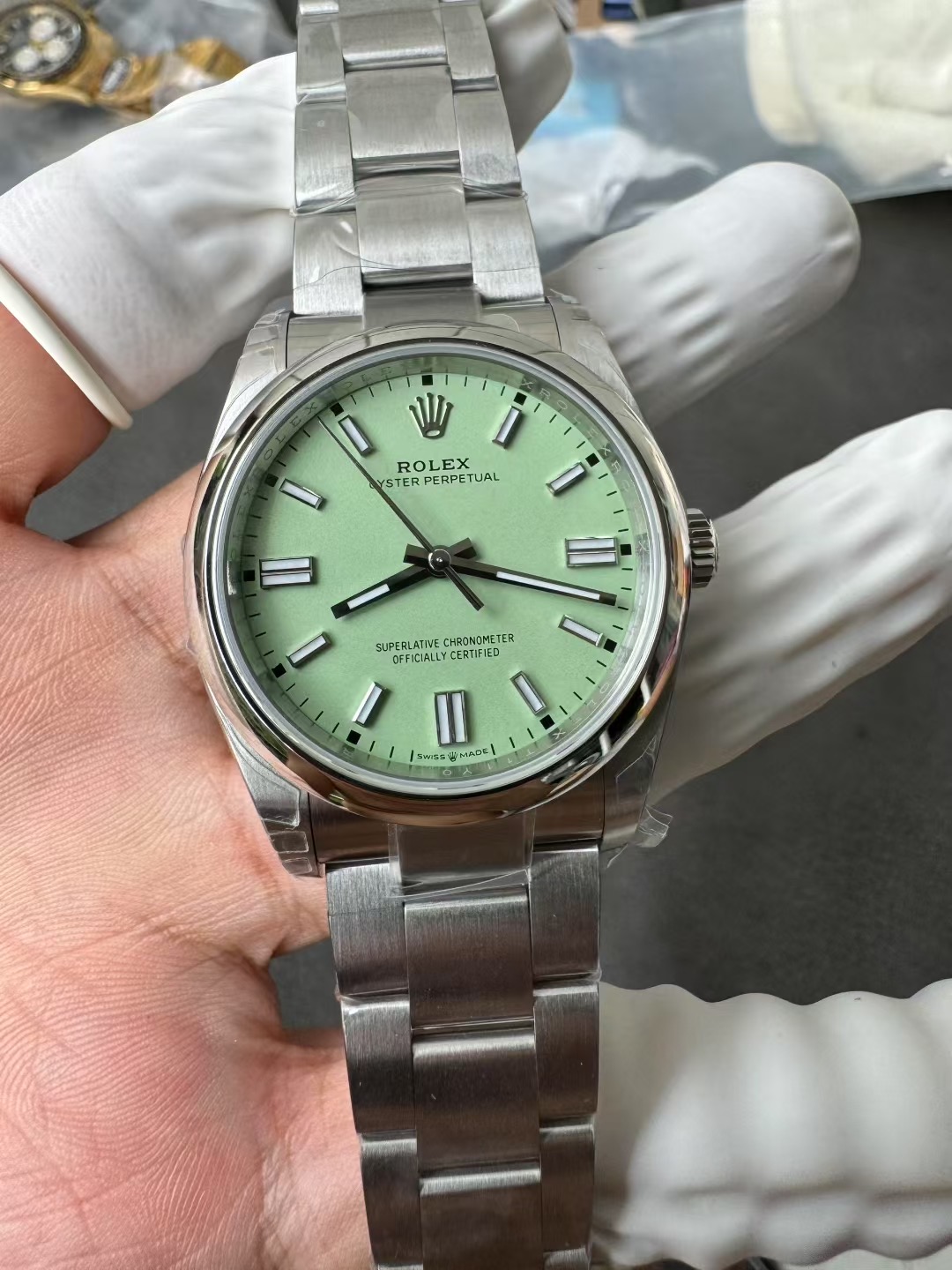 Rolex Oyster Perpetual 41mm M124330 Stainless Steel Model with Apple Green Dial, Oystersteel Top Cover Replica
