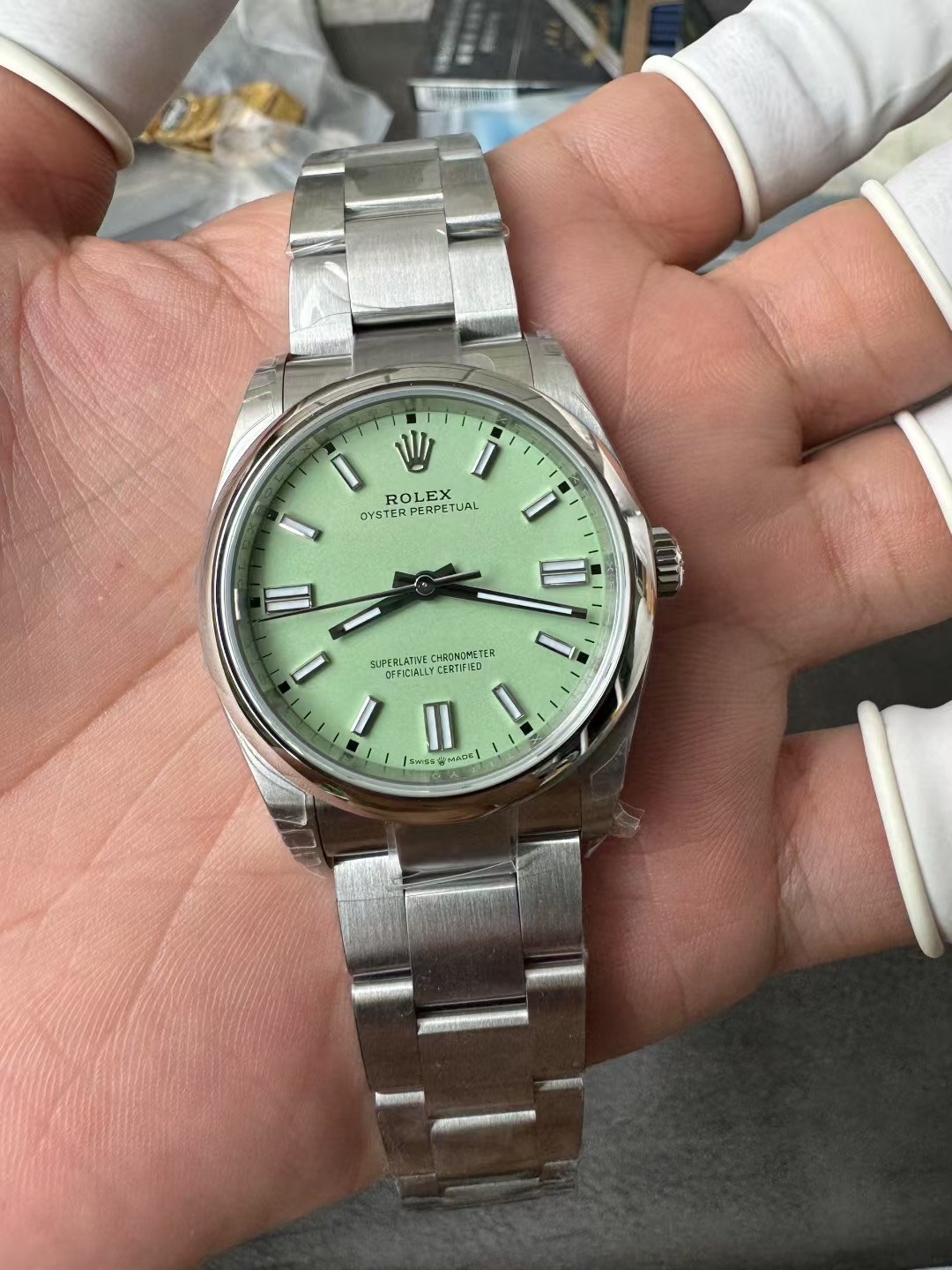 Rolex Oyster Perpetual 41mm M124330 Stainless Steel Model with Apple Green Dial, Oystersteel Top Cover Replica