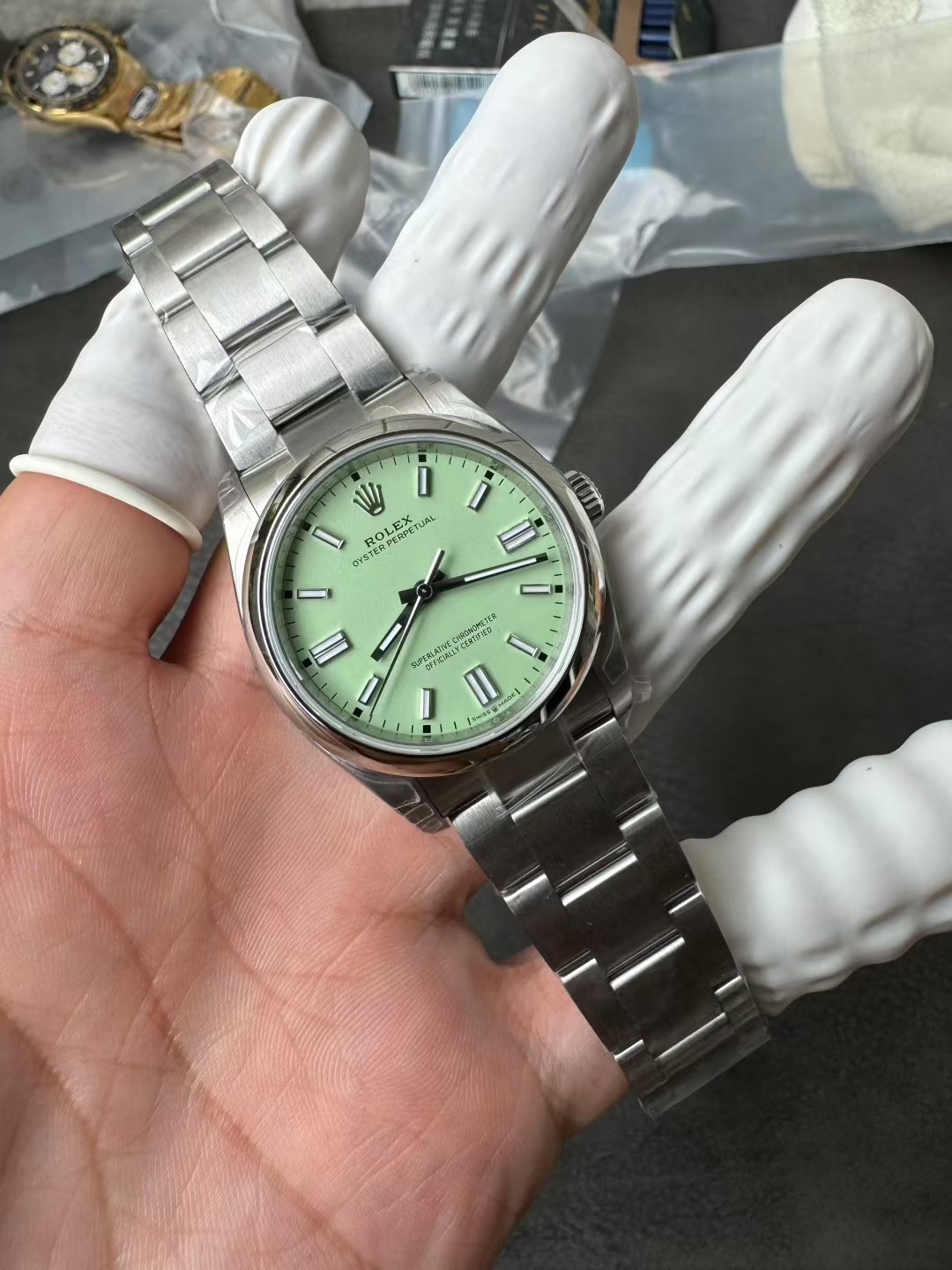 Rolex Oyster Perpetual 41mm M124330 Stainless Steel Model with Apple Green Dial, Oystersteel Top Cover Replica