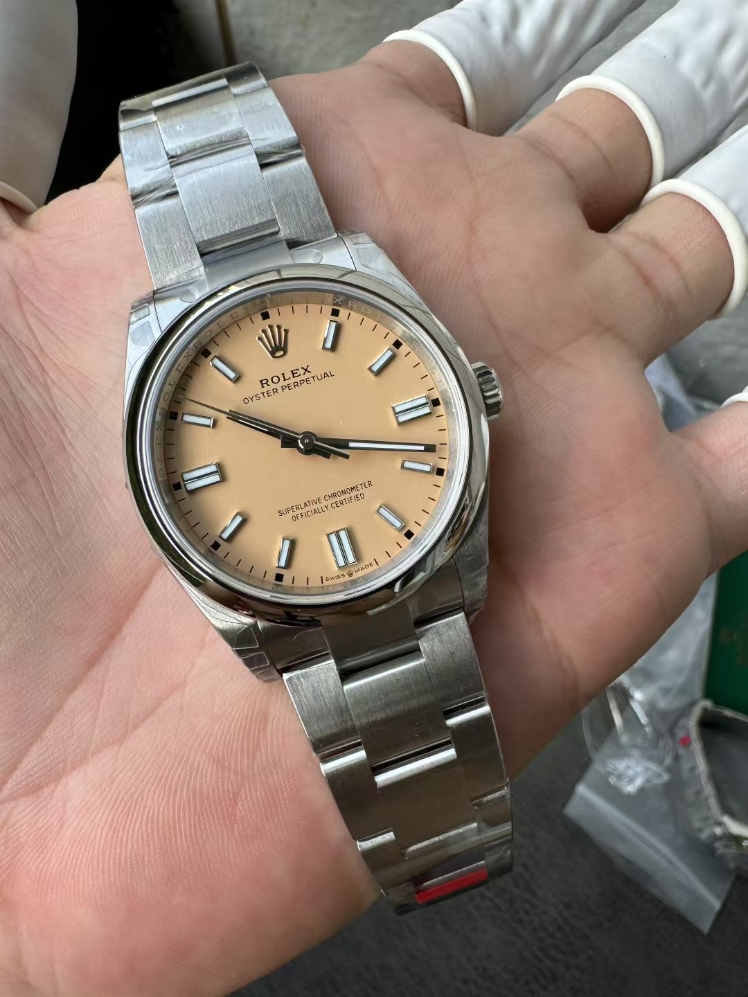 Rolex Oyster Perpetual 41mm M124330 Stainless Steel Model with Sand-Yellow Dial, Oystersteel Top Cover Replica