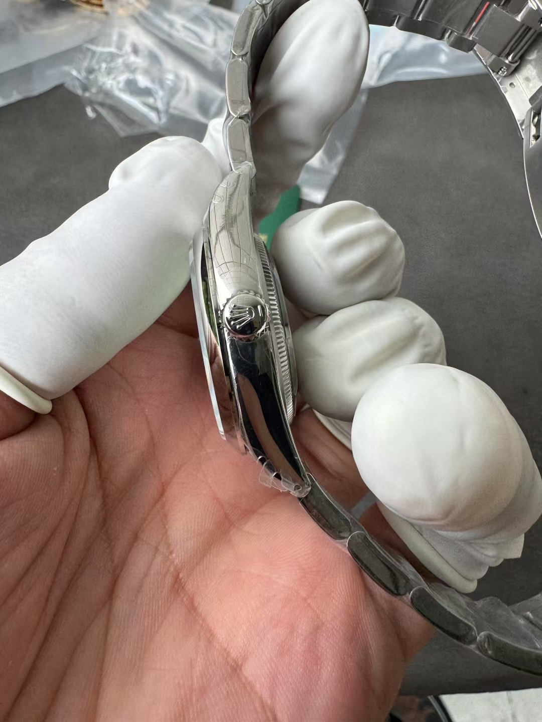 Rolex Oyster Perpetual 41mm M124330 Stainless Steel Model with Apple Green Dial, Oystersteel Top Cover Replica