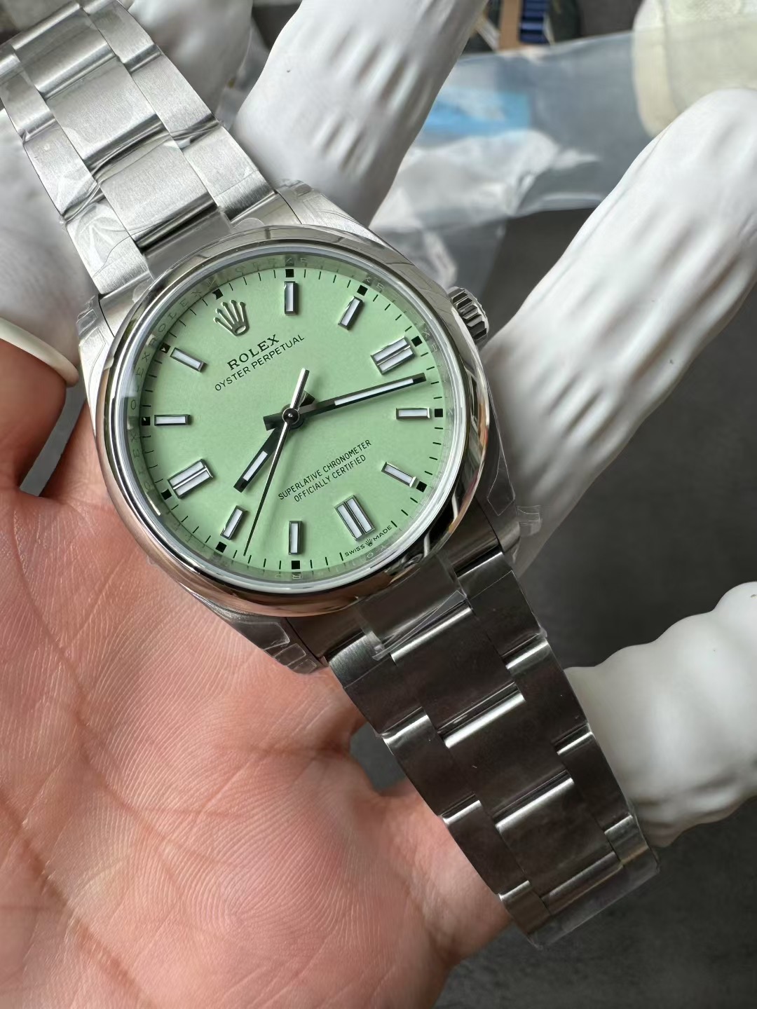 Rolex Oyster Perpetual 41mm M124330 Stainless Steel Model with Apple Green Dial, Oystersteel Top Cover Replica