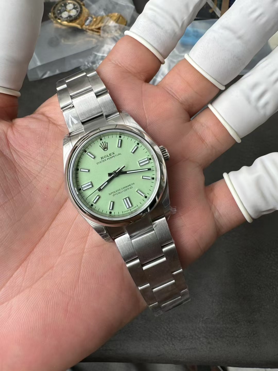 Rolex Oyster Perpetual 41mm M124330 Stainless Steel Model with Apple Green Dial, Oystersteel Top Cover Replica