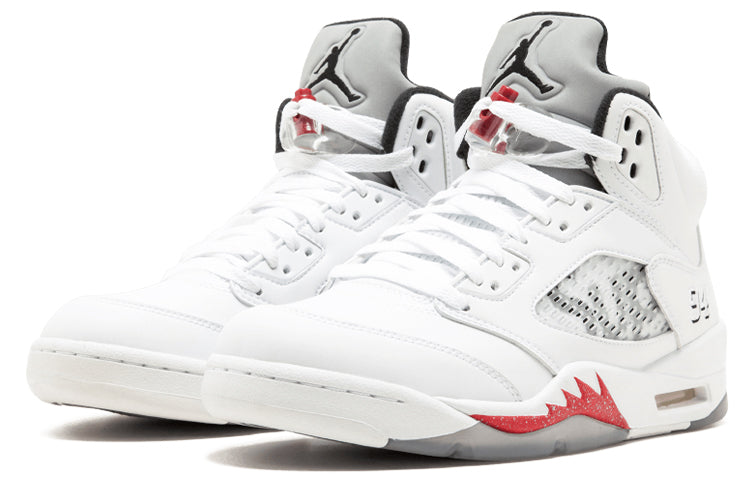 Supreme x Air Jordan 5 Retro \'White\'  824371-101 Epochal Sneaker