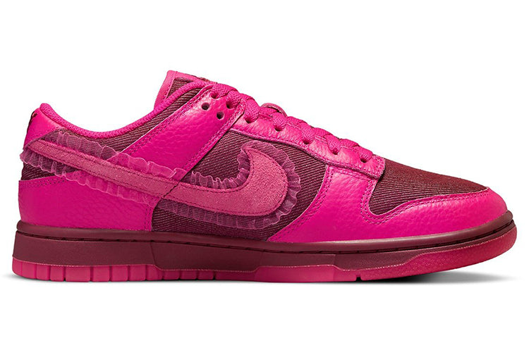 (WMNS) Nike Dunk Low \'Valentine\'s Day\'  DQ9324-600 Classic Sneakers