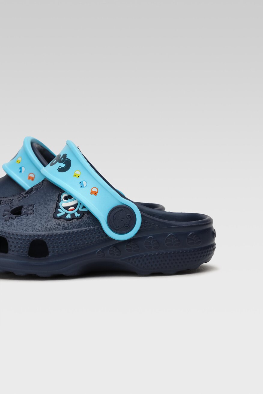 Klapki basenowe Coqui 8701-100-2118. Granatowy