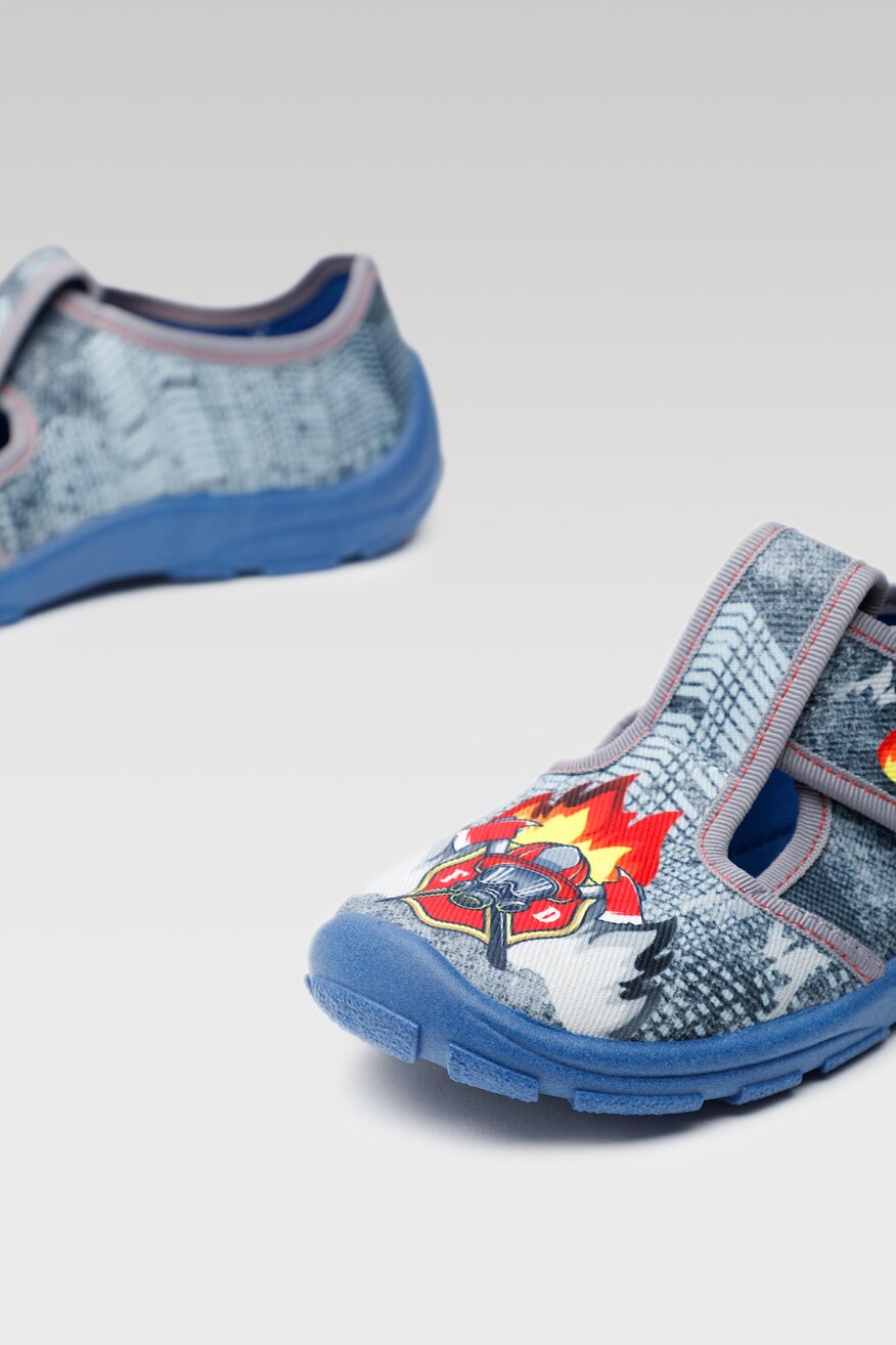 Kapcie Action Boy 010B/011A Szary