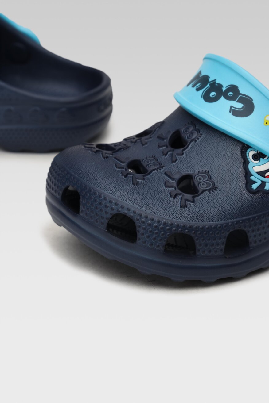 Klapki basenowe Coqui 8701-100-2118. Granatowy