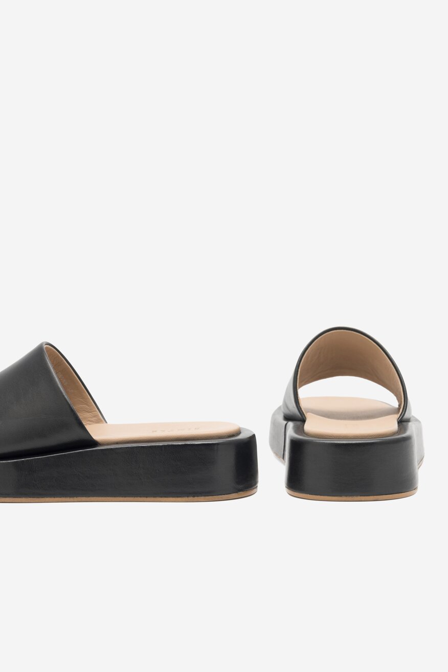 Klapki SIMPLE PATRIZIA-108088 Czarny