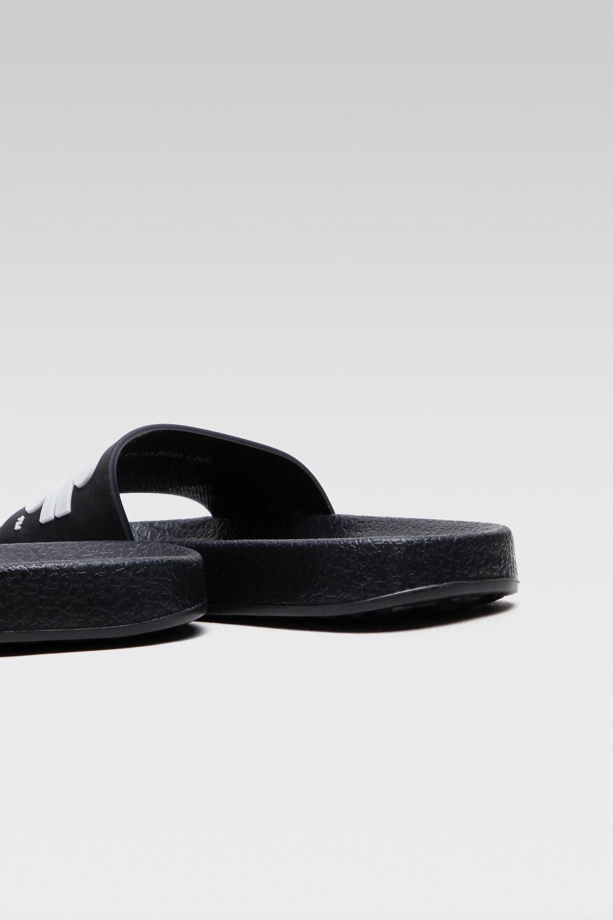 Klapki basenowe Star Wars SS22-17LC Czarny