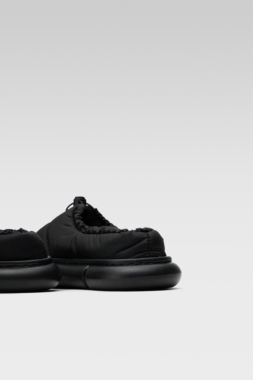 Kapcie Sprandi B75035. Czarny