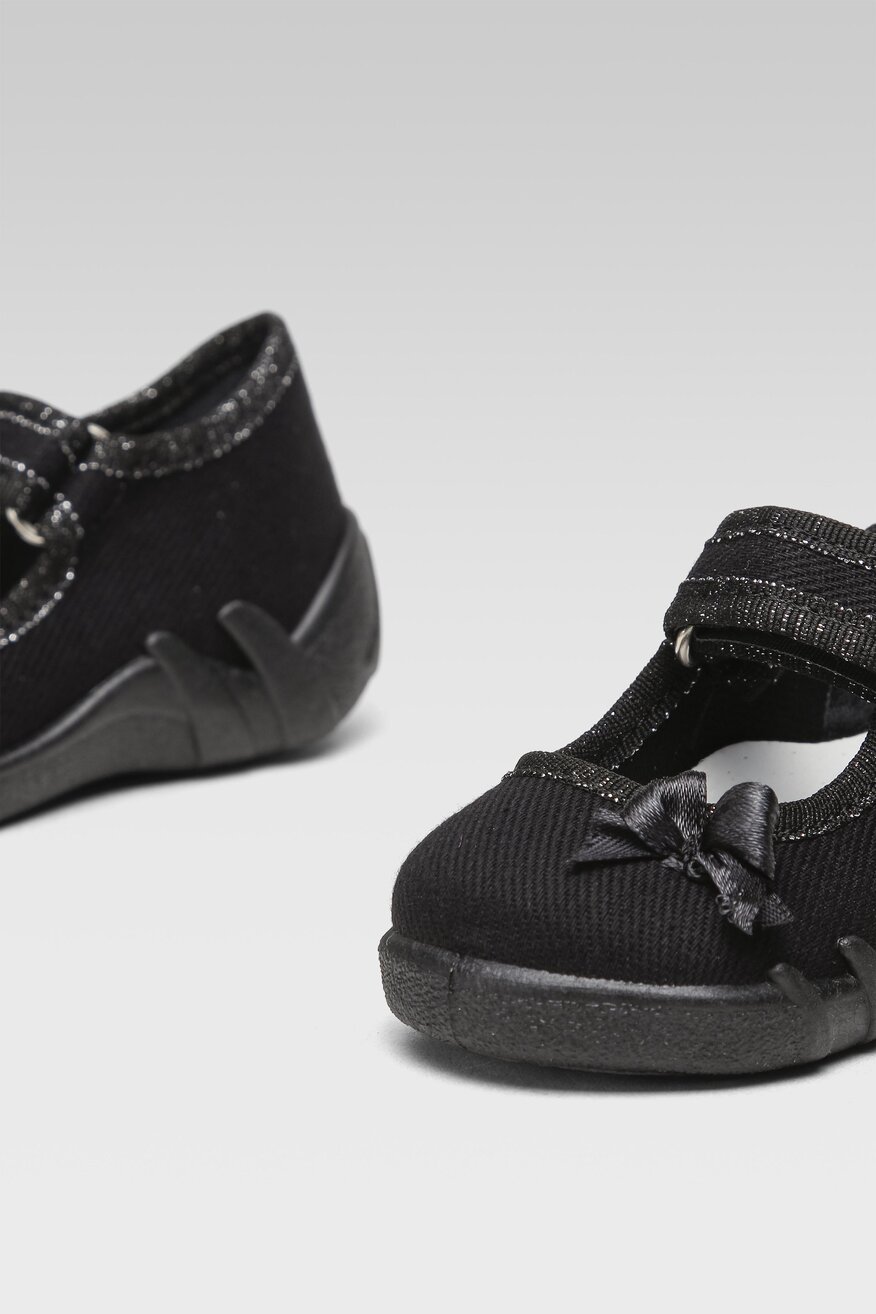 Kapcie RenBut 13-139 Czarny