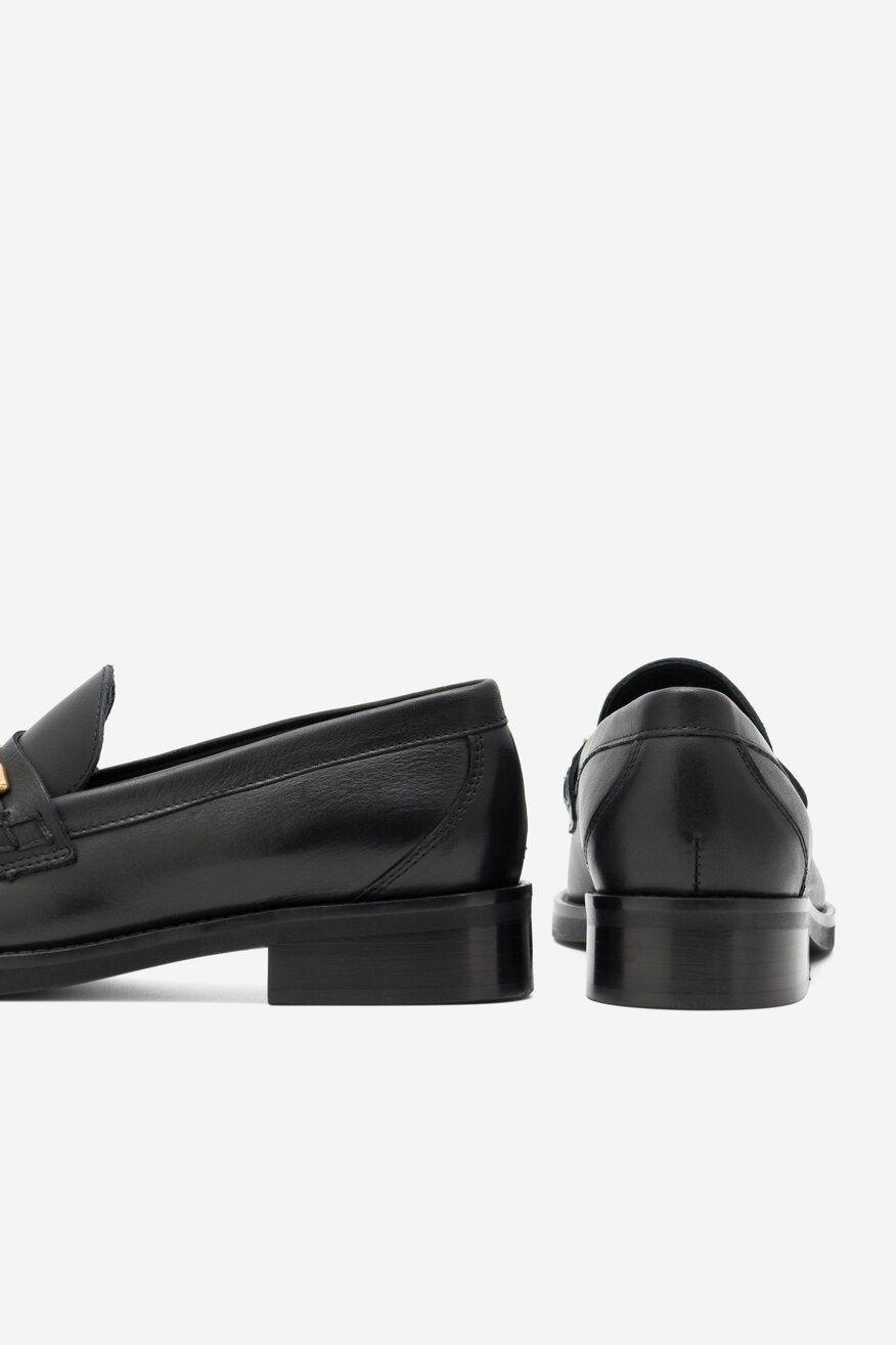 Półbuty Gino Rossi SARA-23SS91 Czarny