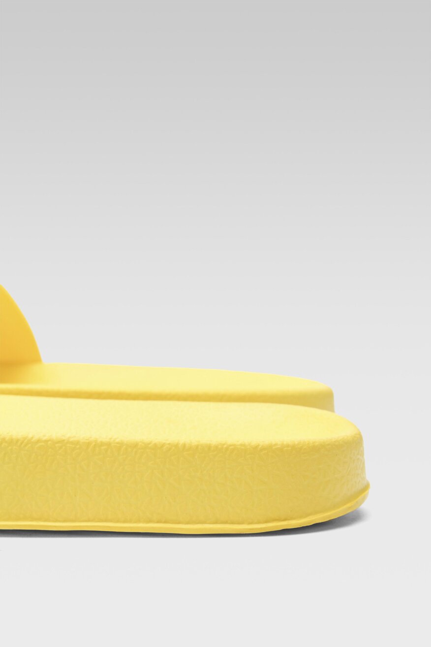 Klapki basenowe DISNEY 100 SS23-865612 Żółty