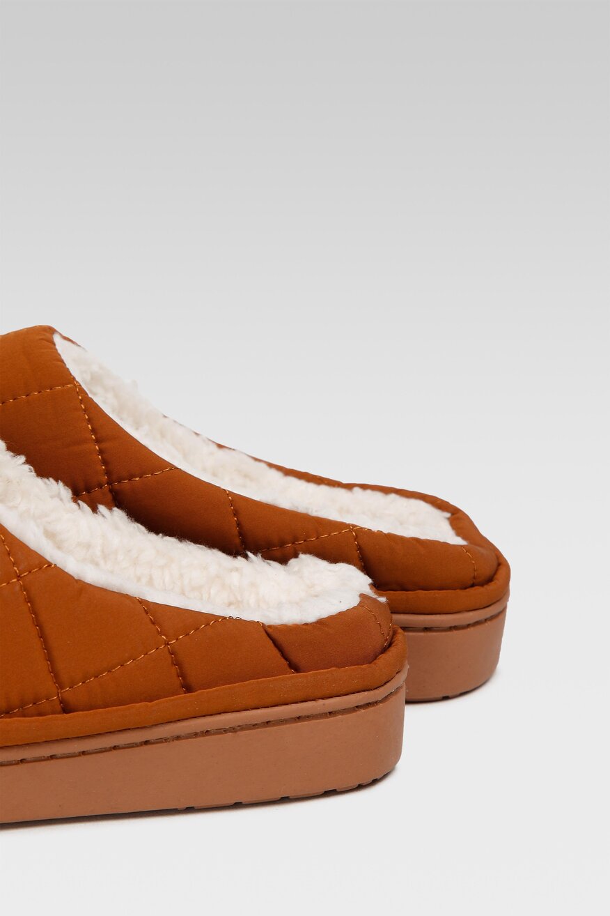 Kapcie Nelli Blu 19203 Brązowy