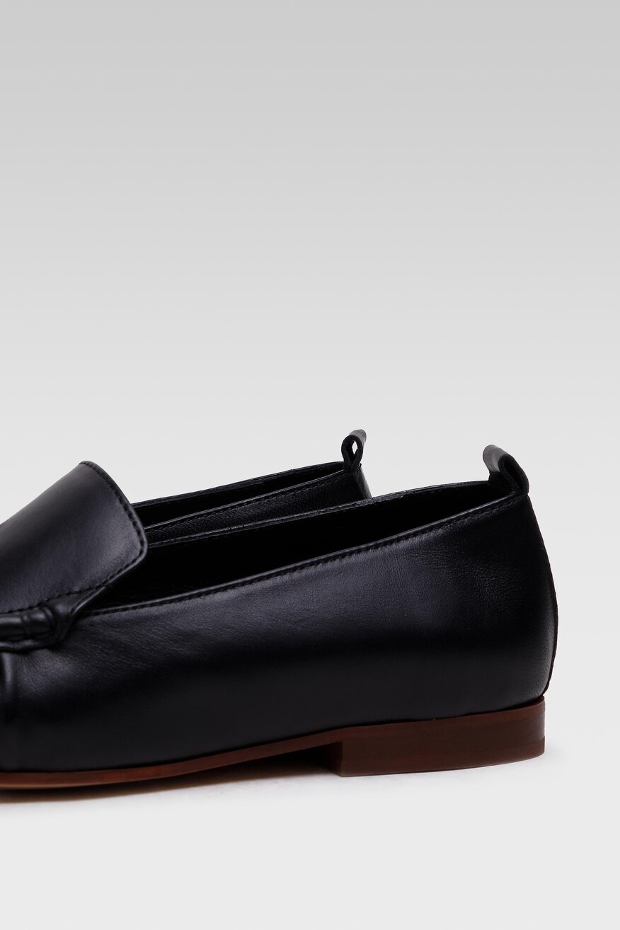 Półbuty Gino Rossi 22SS27 Czarny