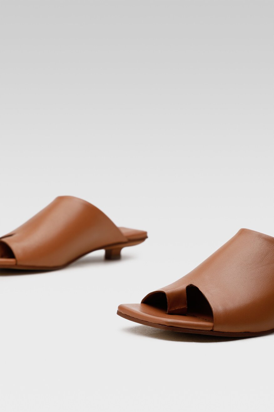 Klapki Gino Rossi 17120 Camel