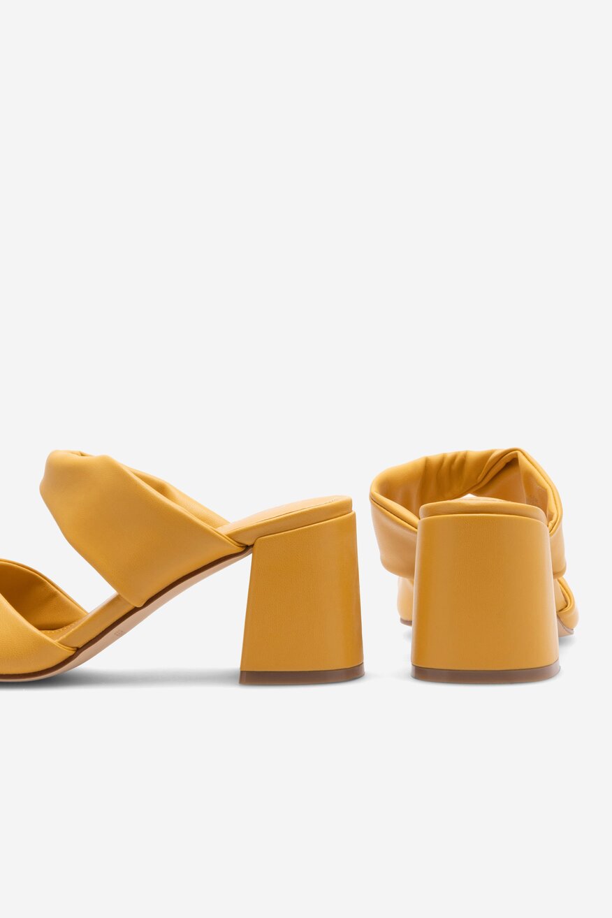 Klapki MARC FISHER F-KARI YEL01 Żółty