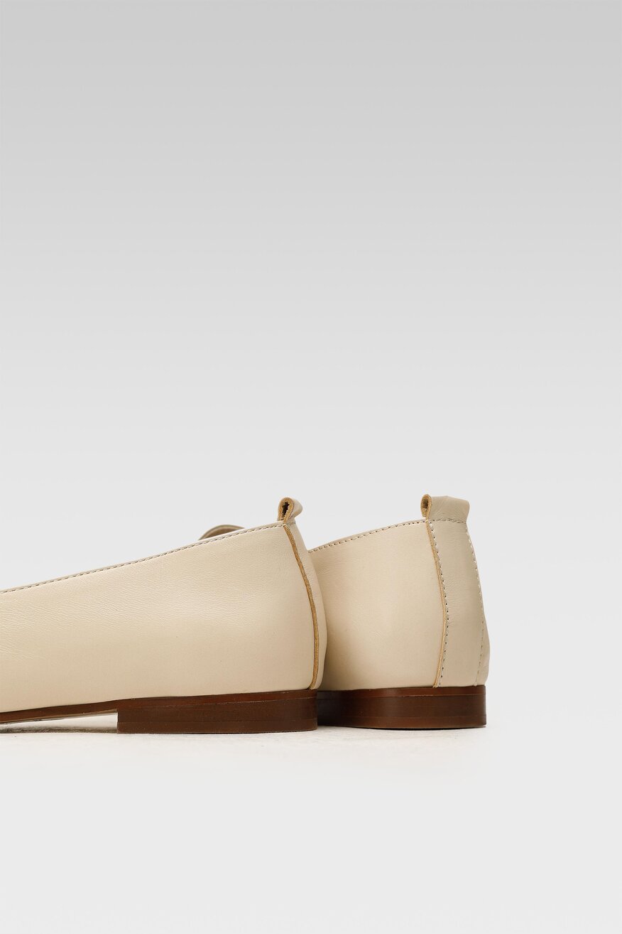 Półbuty Gino Rossi 22SS27 Biały