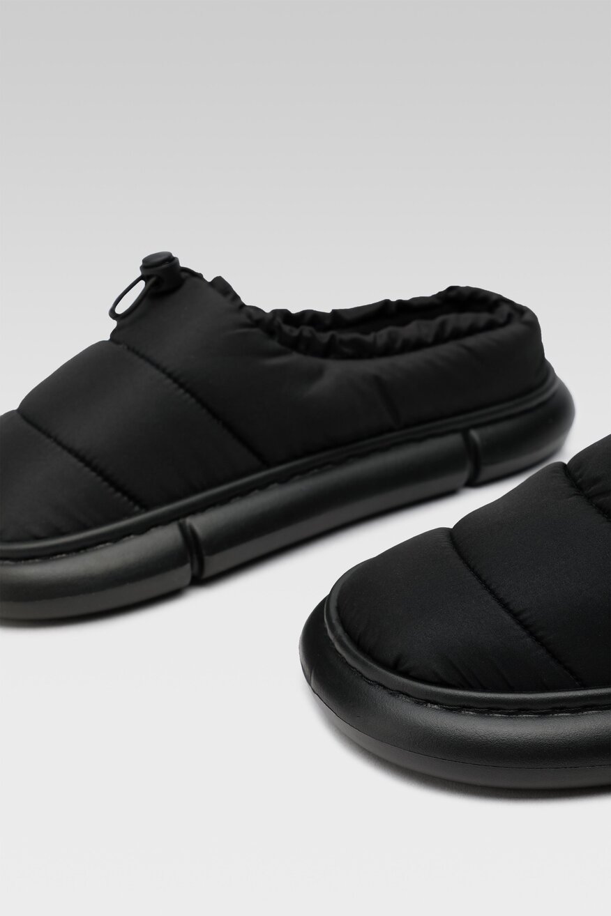 Kapcie Sprandi B75035. Czarny