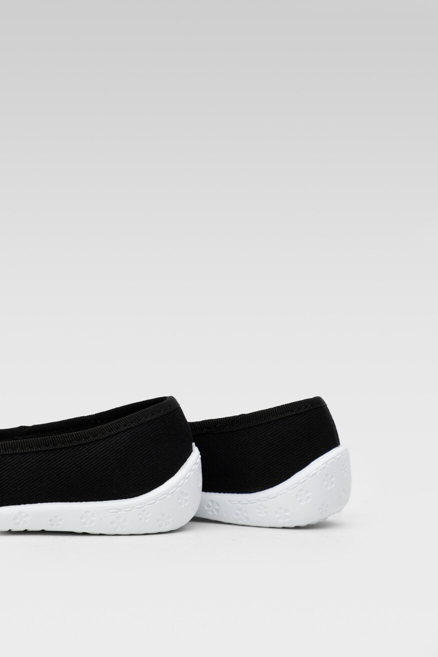 Kapcie MB 4R1/50-28POIR Czarny