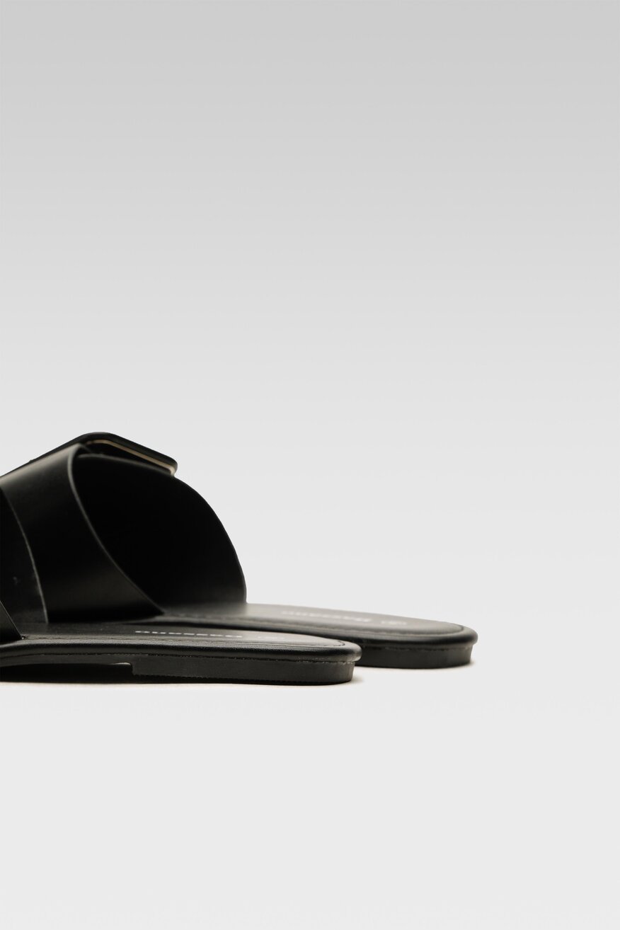 Klapki Bassano 23532HDC Czarny