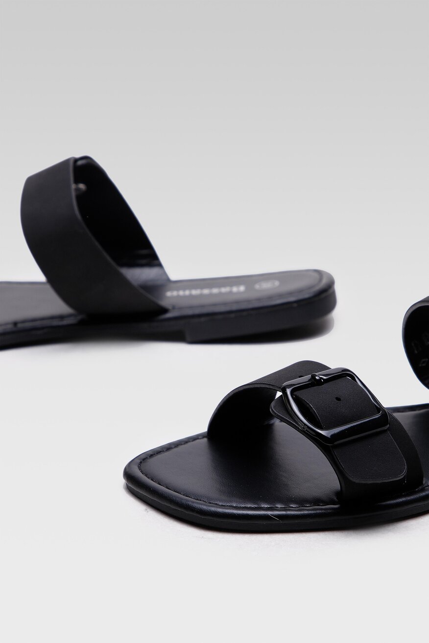 Klapki Bassano 23302MDY Czarny