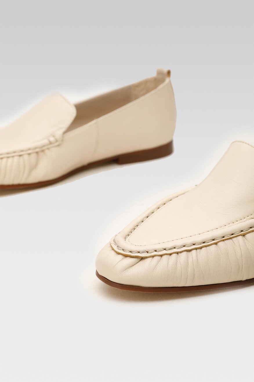 Półbuty Gino Rossi 22SS27 Biały