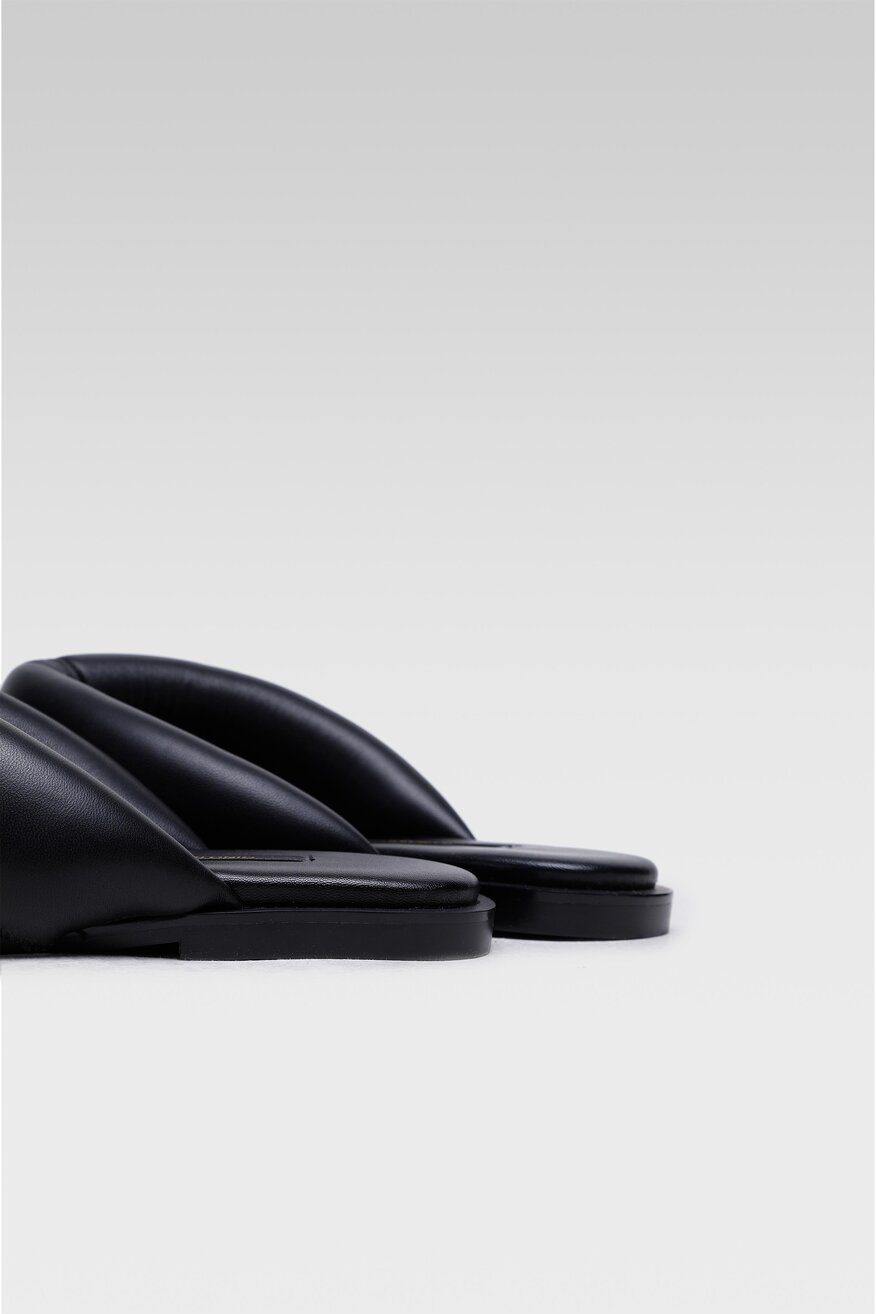 Klapki Gino Rossi F50L-138-1 Czarny