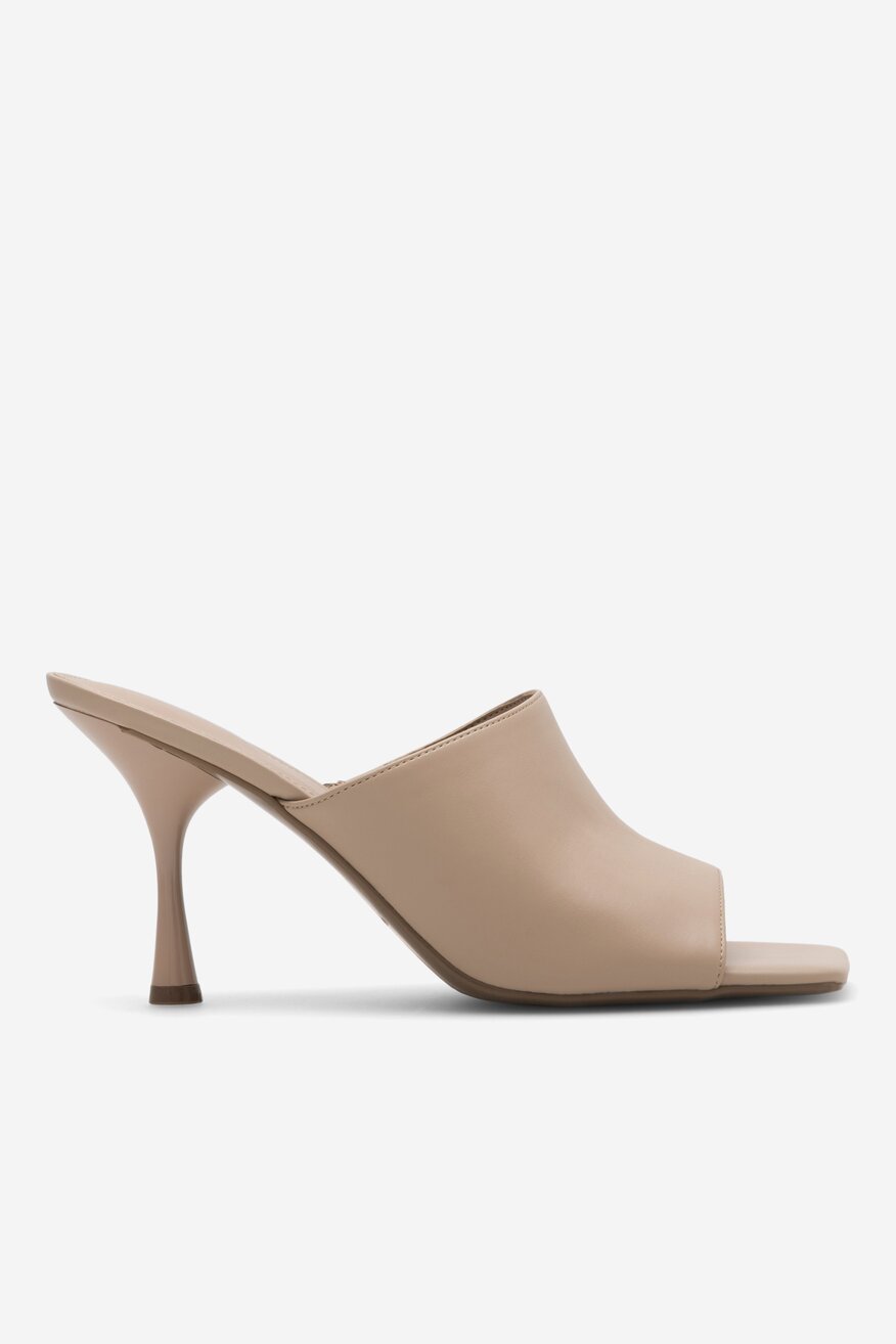 Klapki MARC FISHER F-DUSK2 LNA01 Beżowy jasny