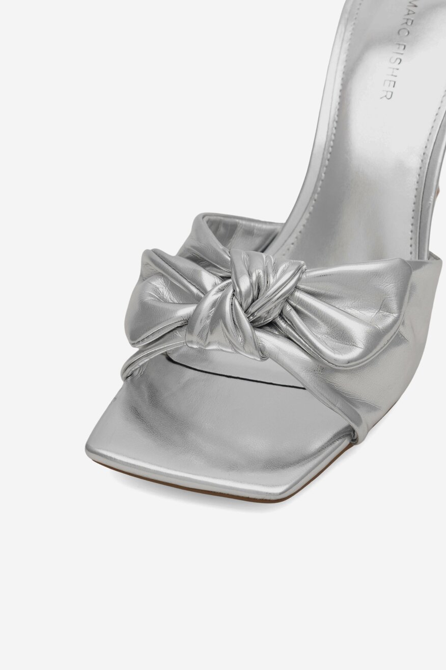 Klapki MARC FISHER F-DEMAR SILSY Srebrny