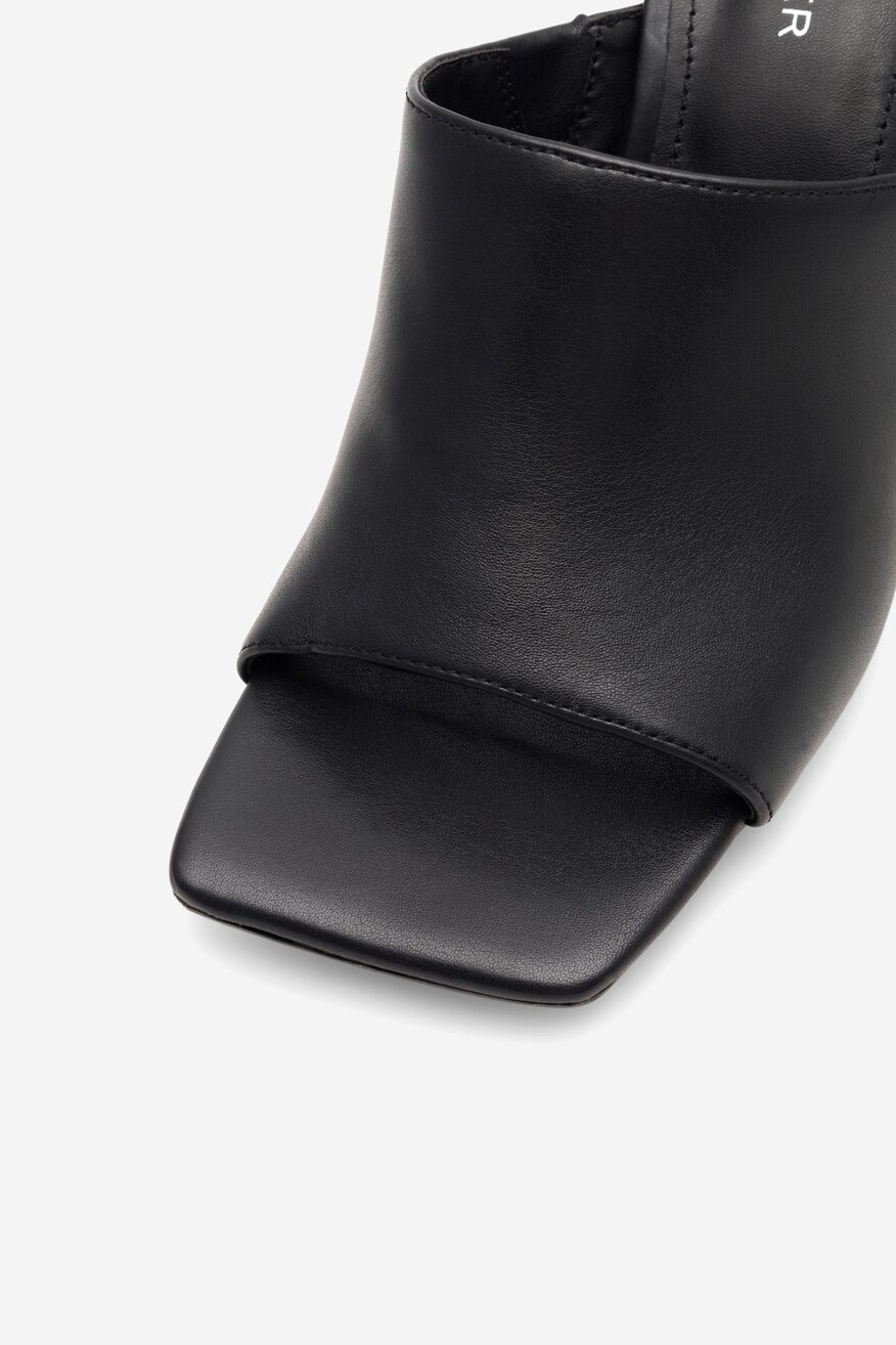 Klapki MARC FISHER F-DUSK2 BLK01 Czarny