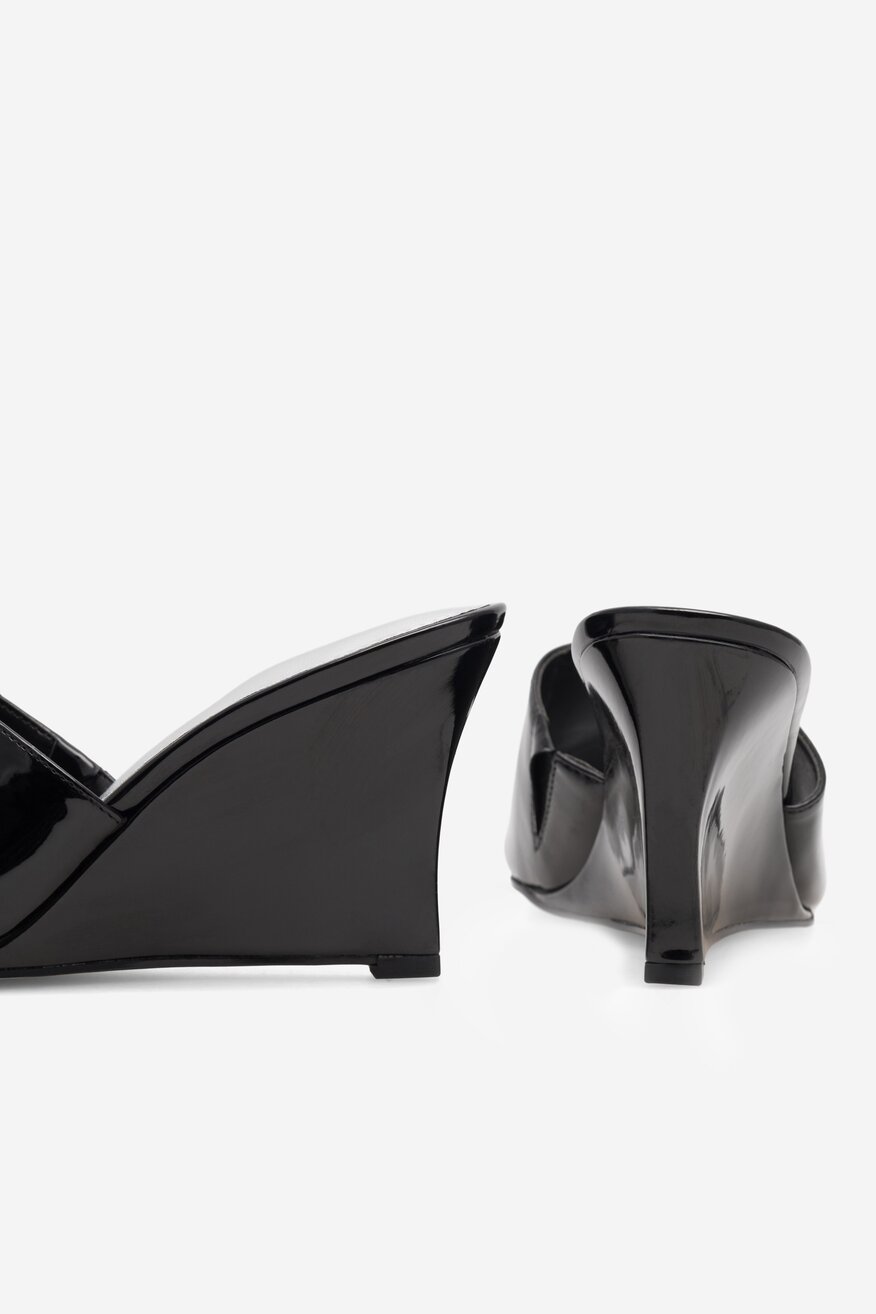 Klapki MARC FISHER F-ROLLO BLK01 Czarny