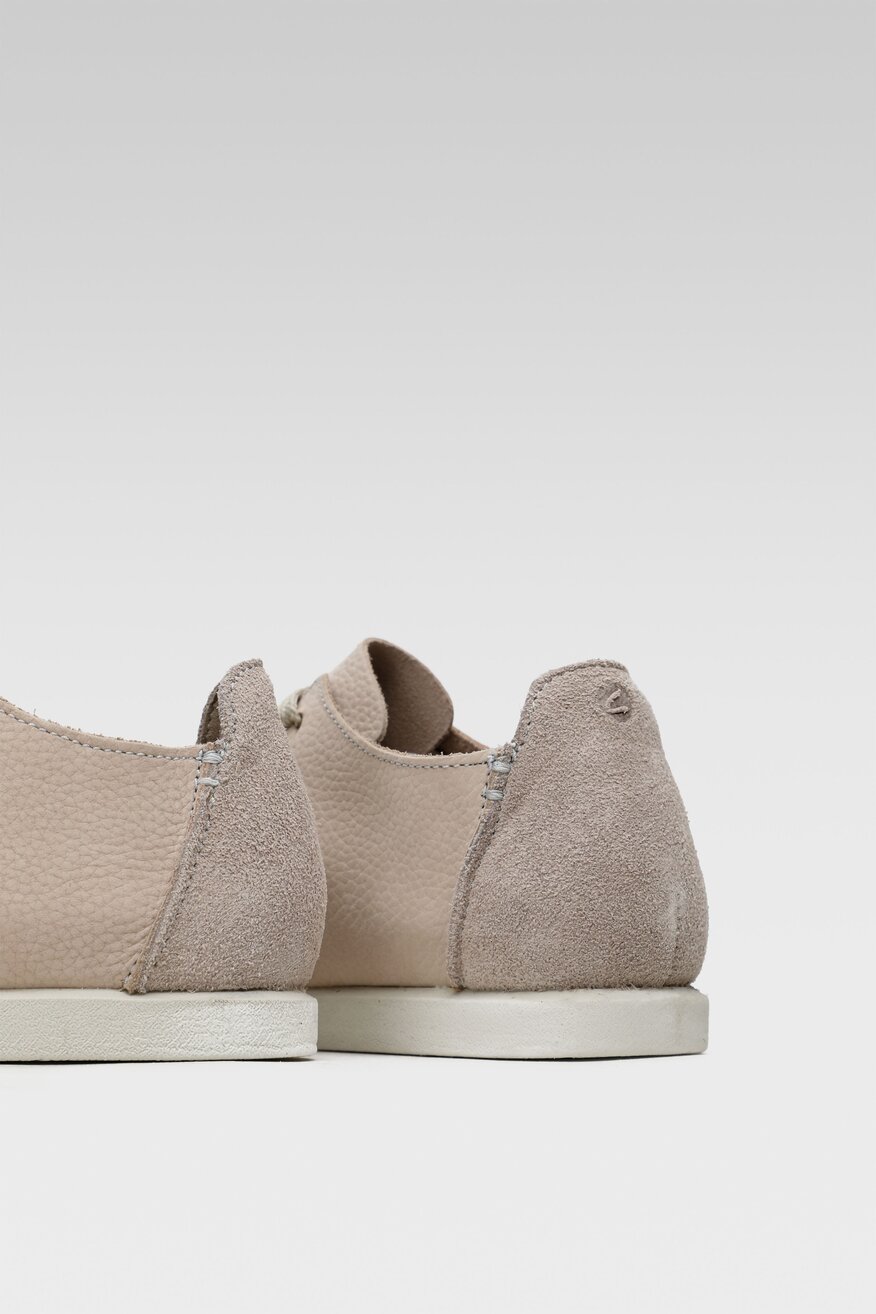 Półbuty Clarks 26165211 Szary jasny